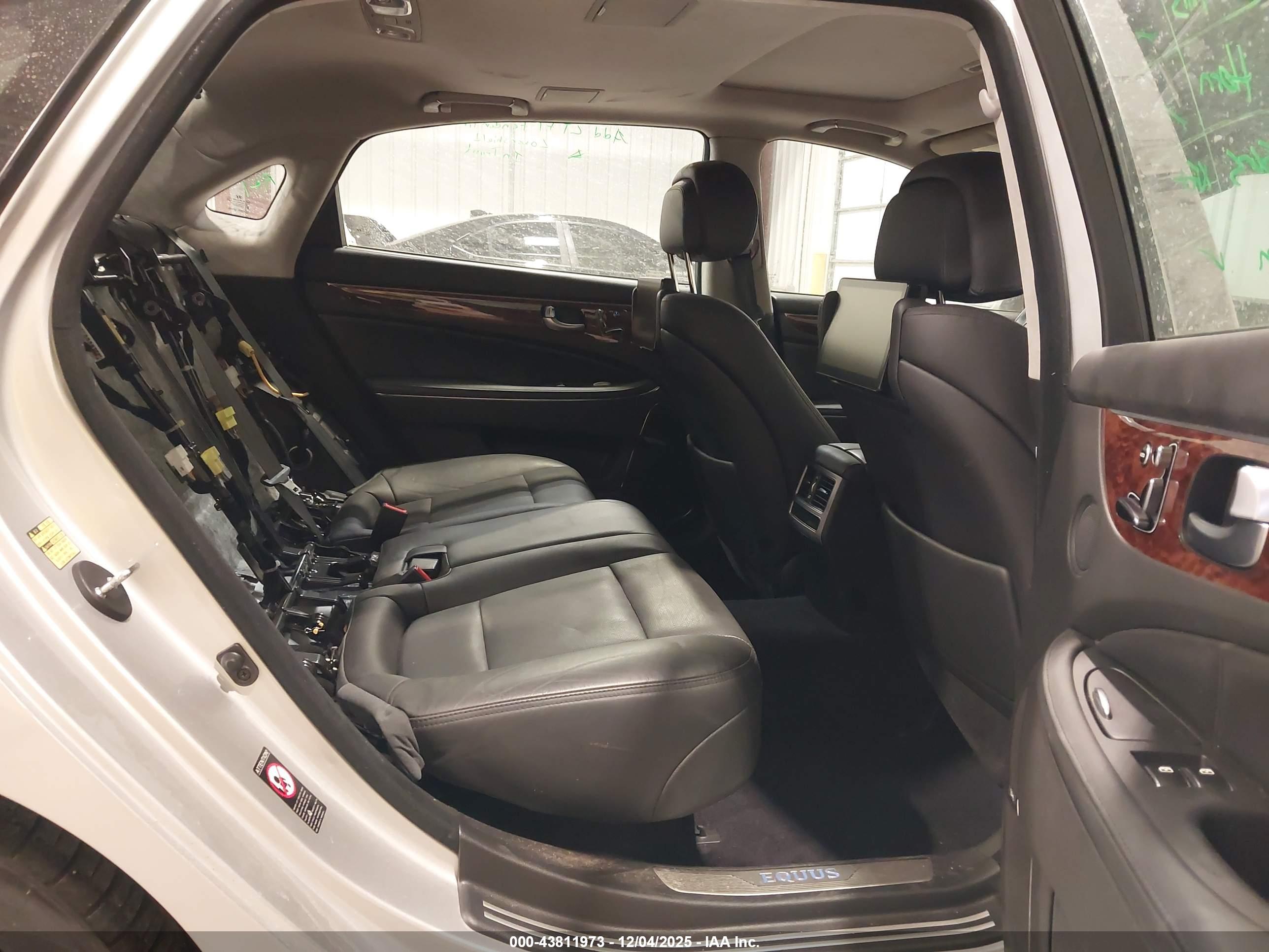 HYUNDAI EQUUS image 8