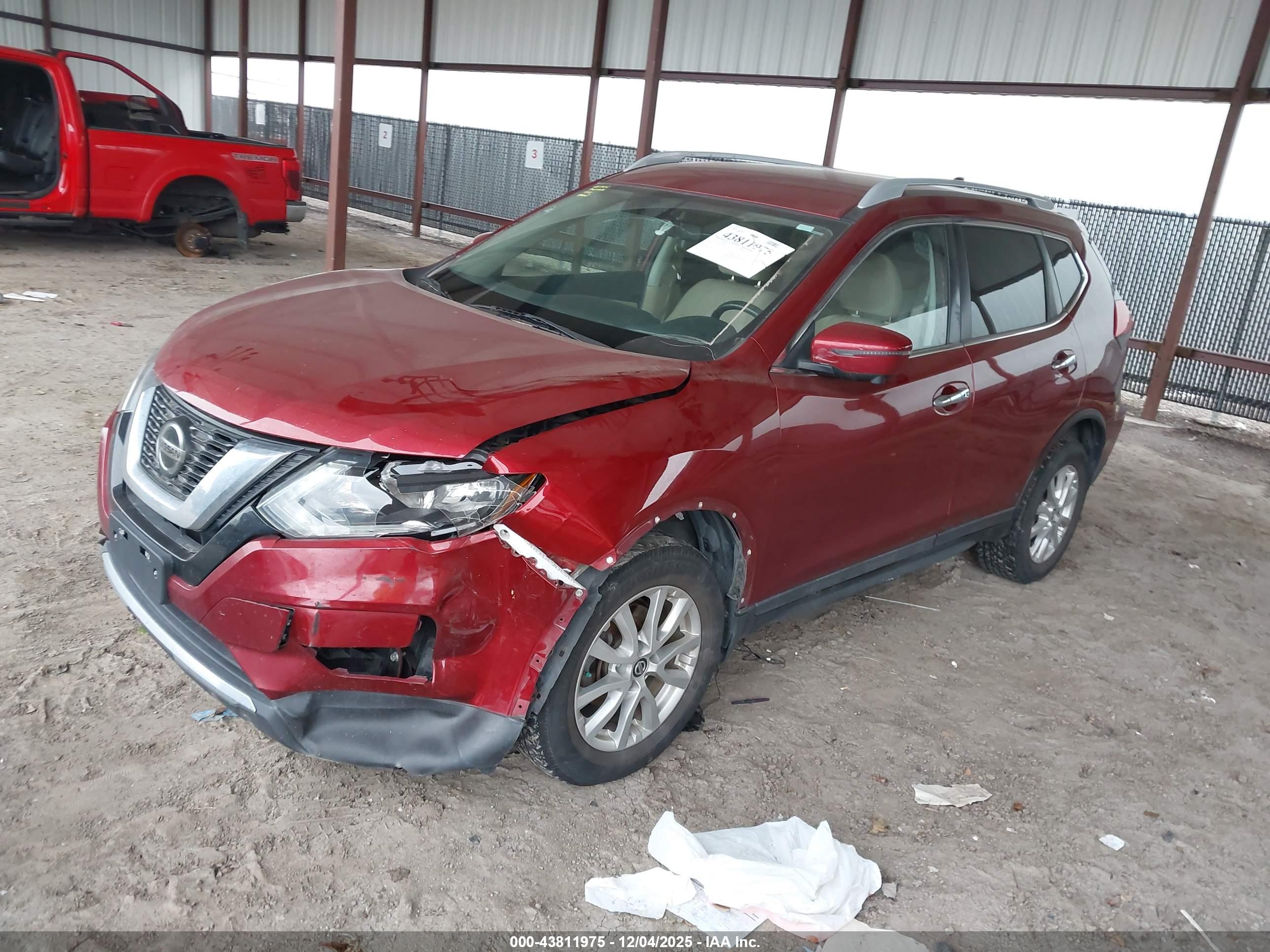 NISSAN ROGUE image 2