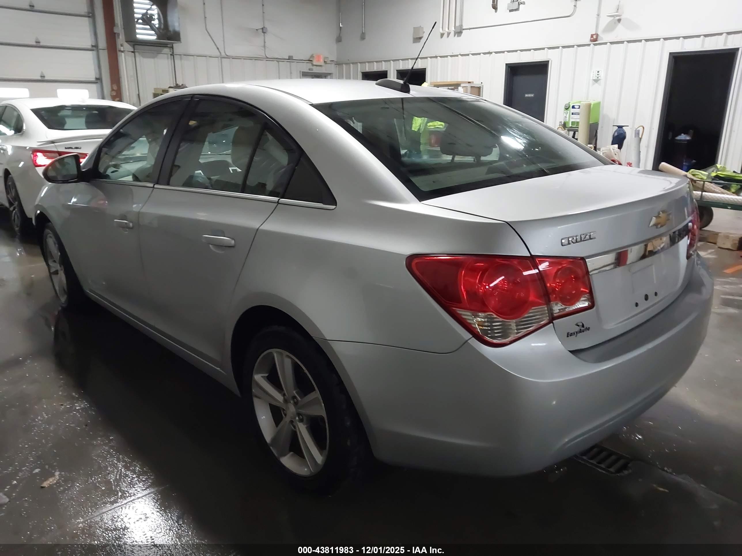 CHEVROLET CRUZE image 3