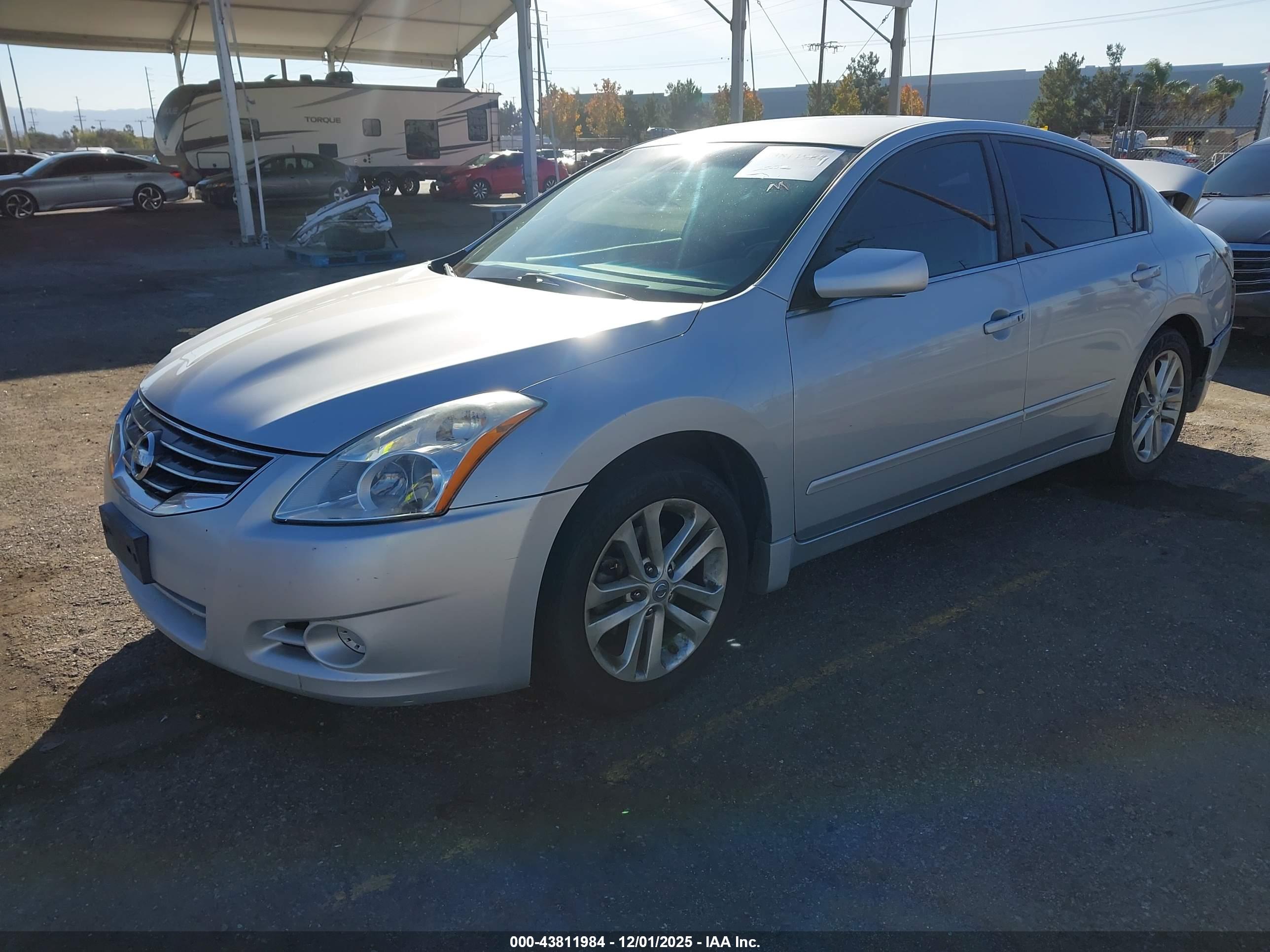 NISSAN ALTIMA image 2