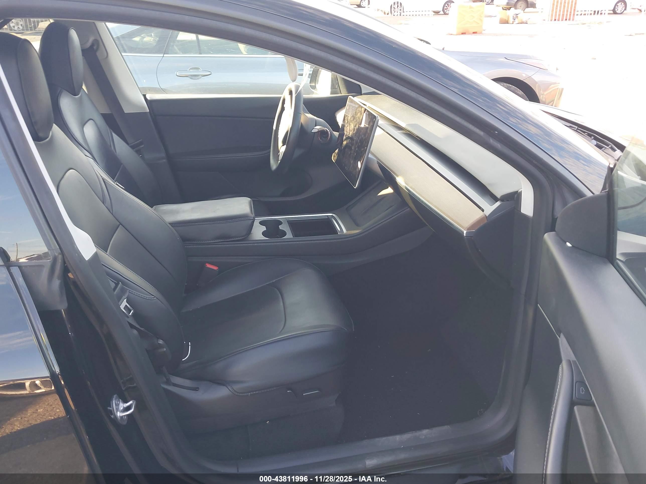TESLA MODEL image 5