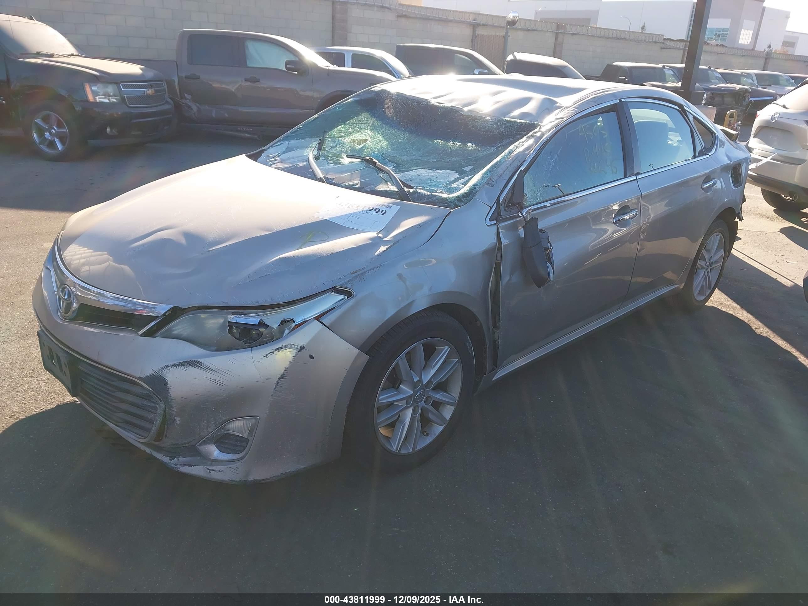 TOYOTA AVALON image 2