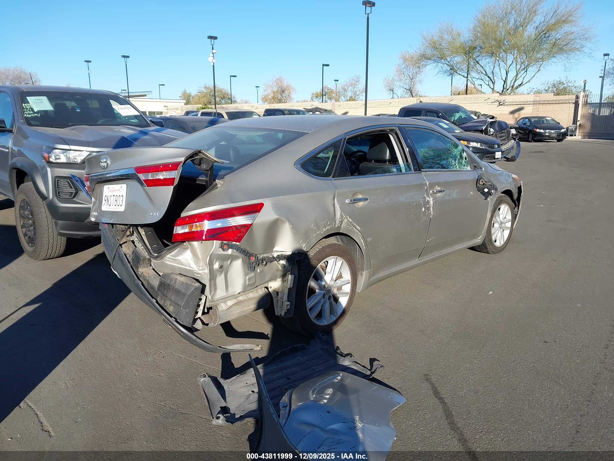 TOYOTA AVALON image 4