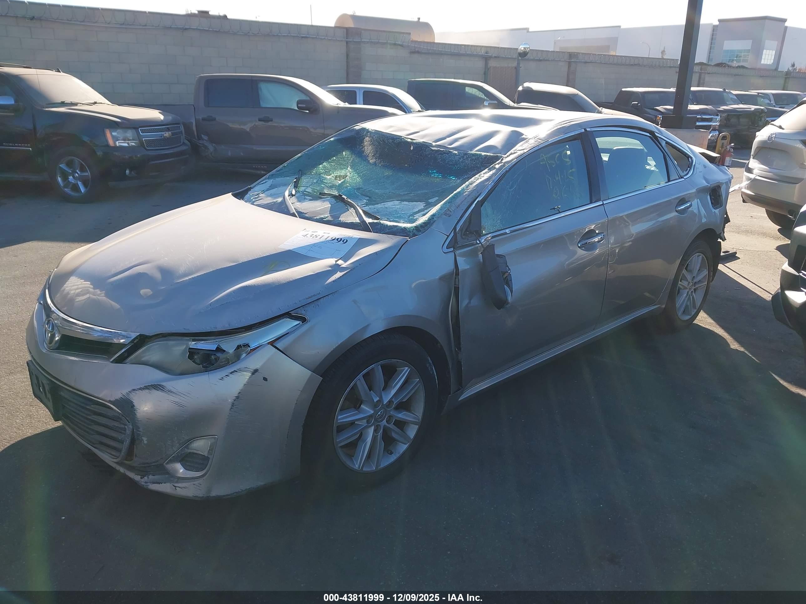 TOYOTA AVALON image 6