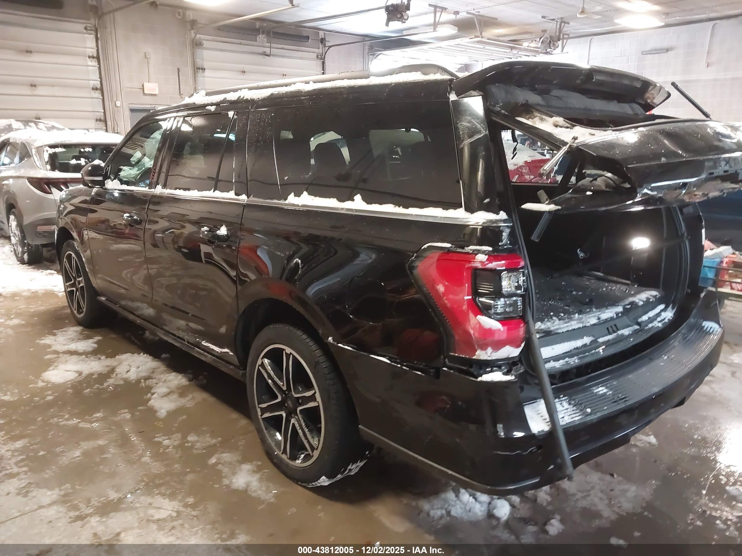 FORD EXPEDITION image 3