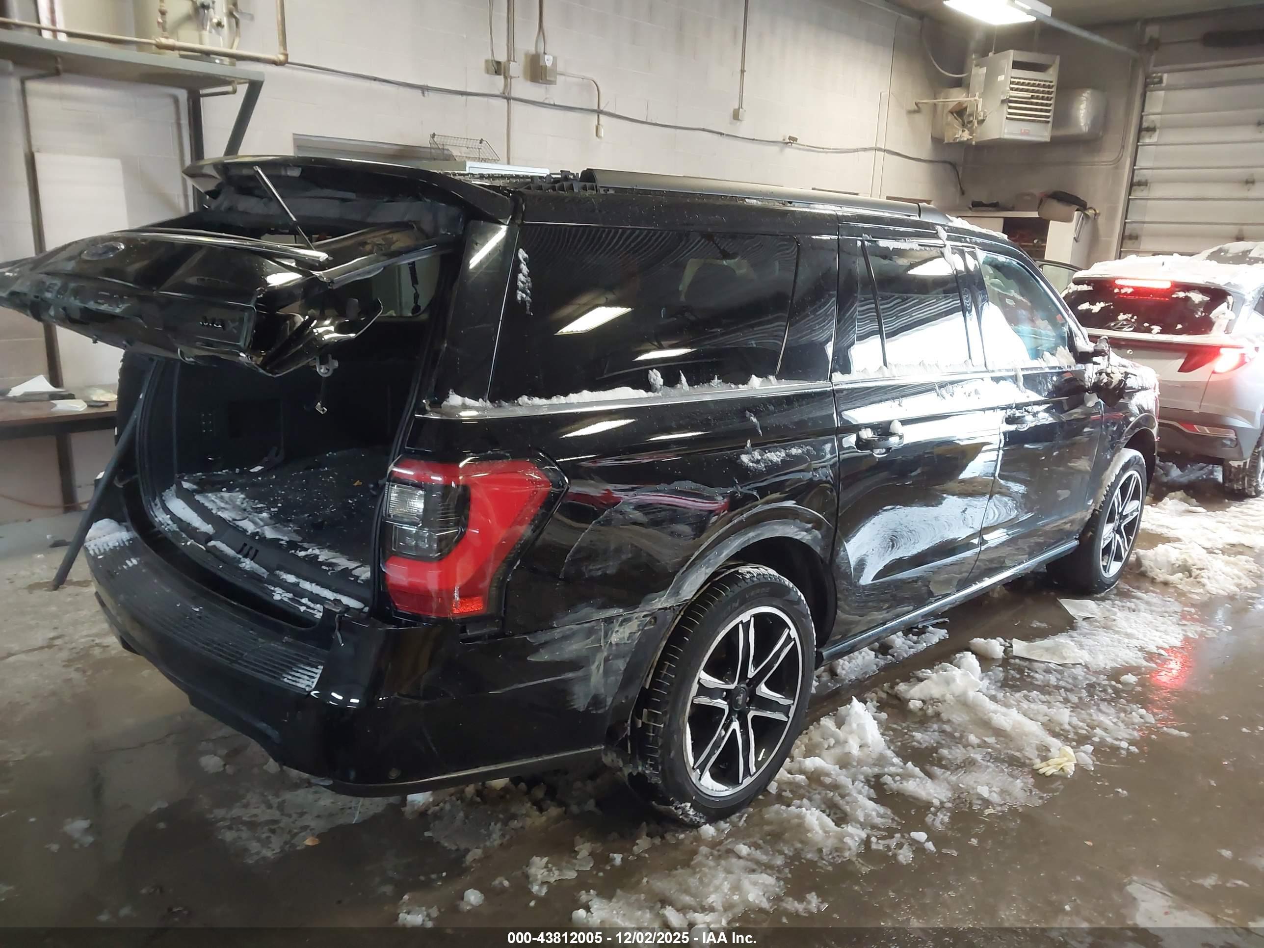 FORD EXPEDITION image 4