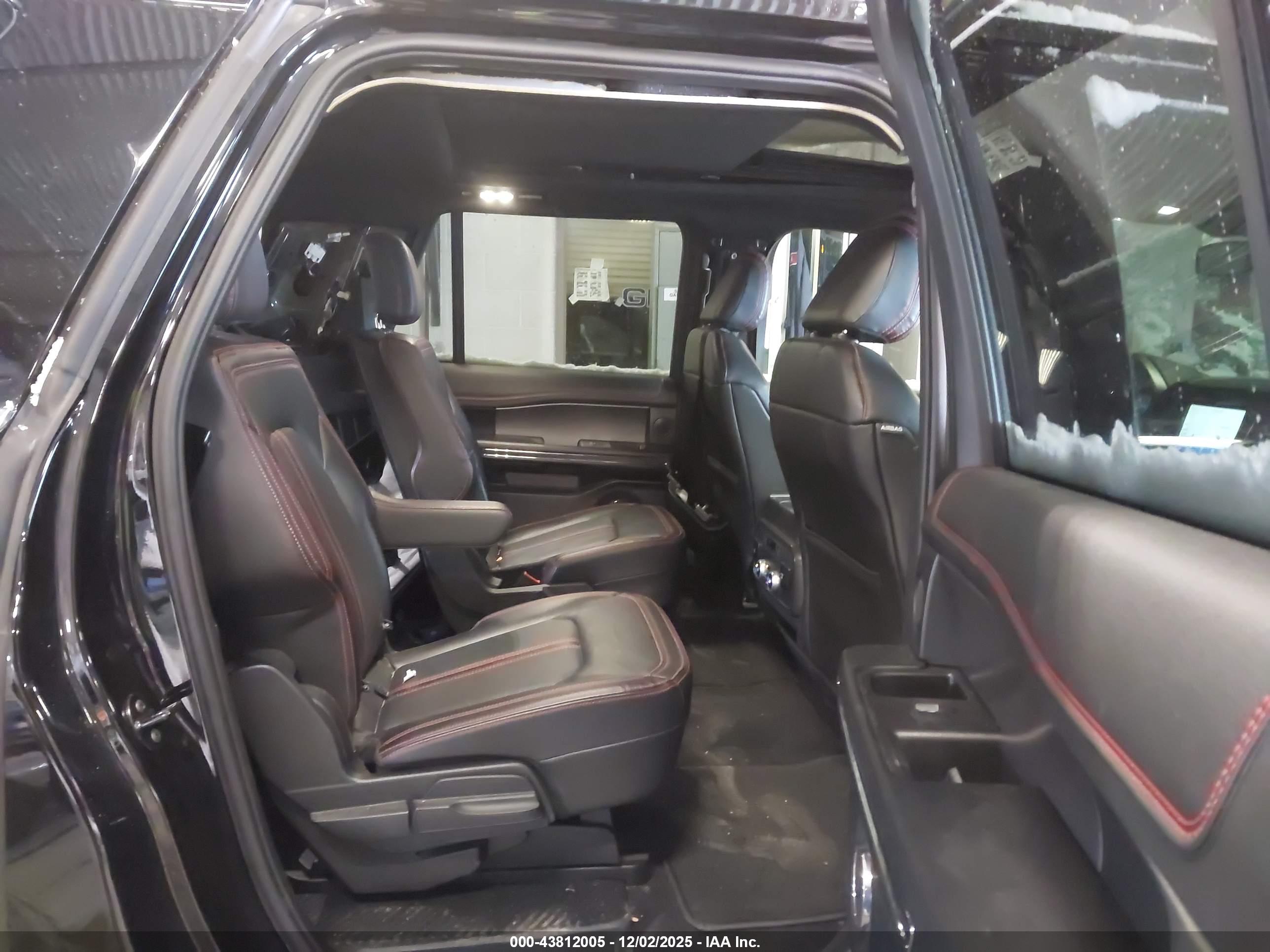 FORD EXPEDITION image 8