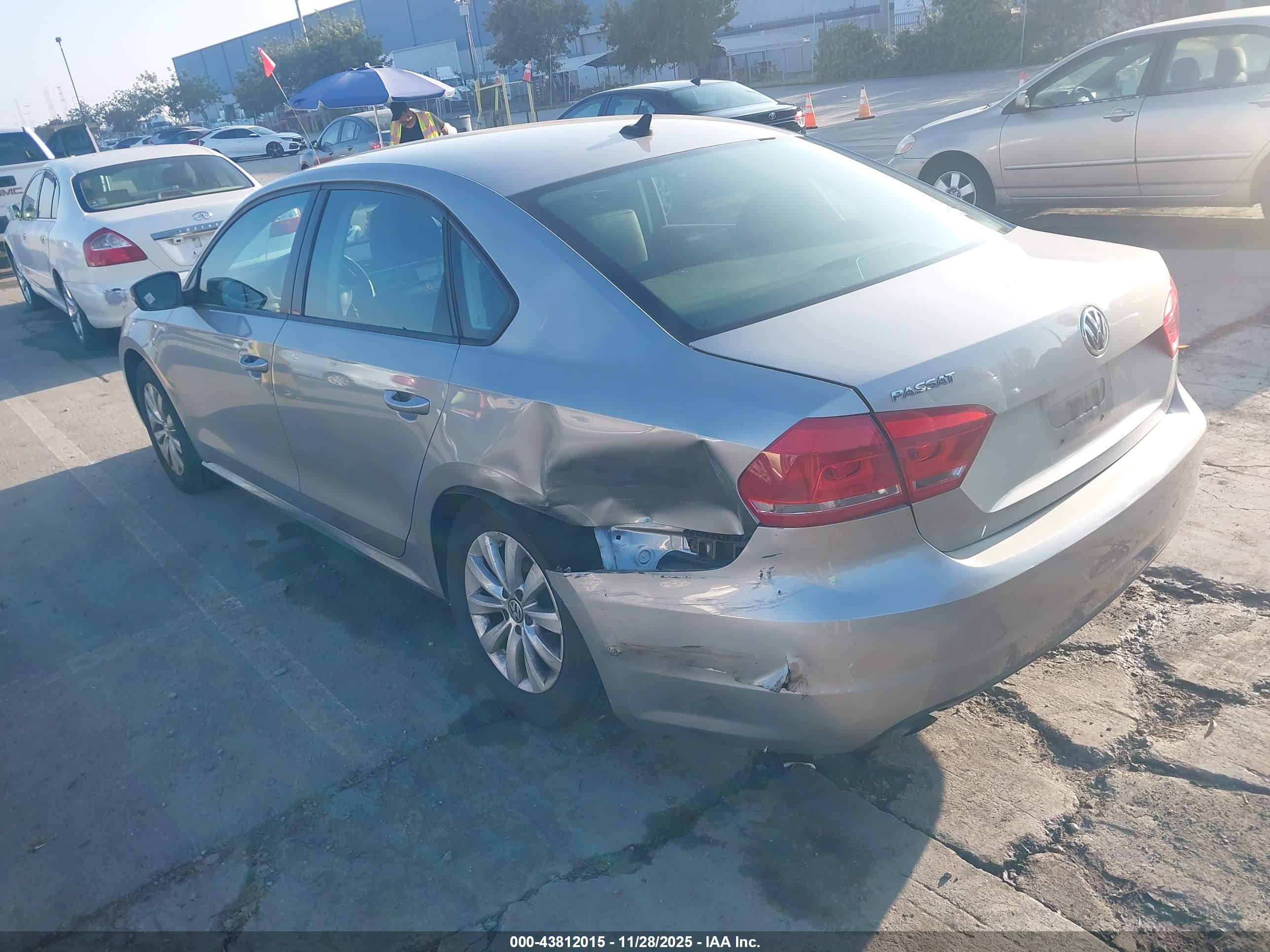 VOLKSWAGEN PASSAT image 3