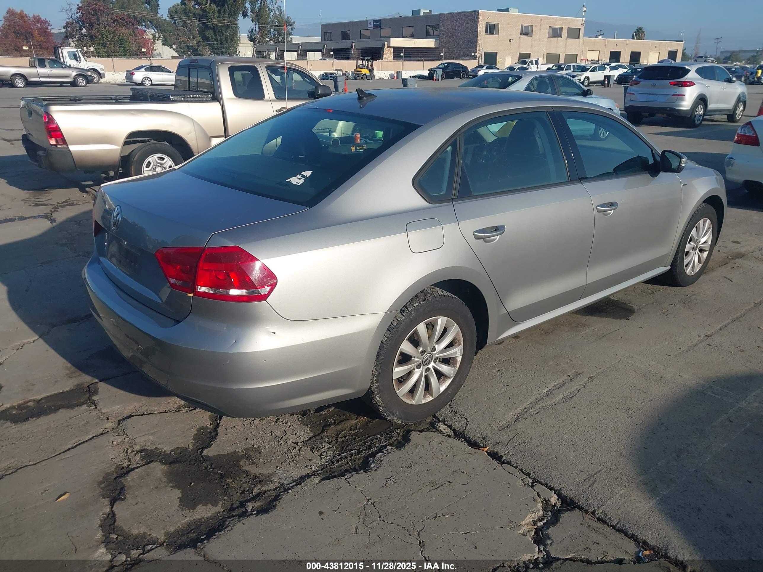 VOLKSWAGEN PASSAT image 4