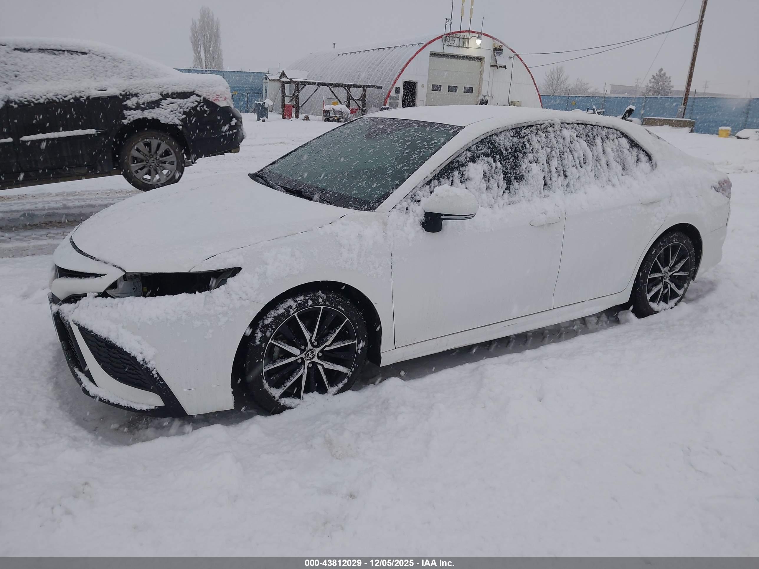 TOYOTA CAMRY image 2