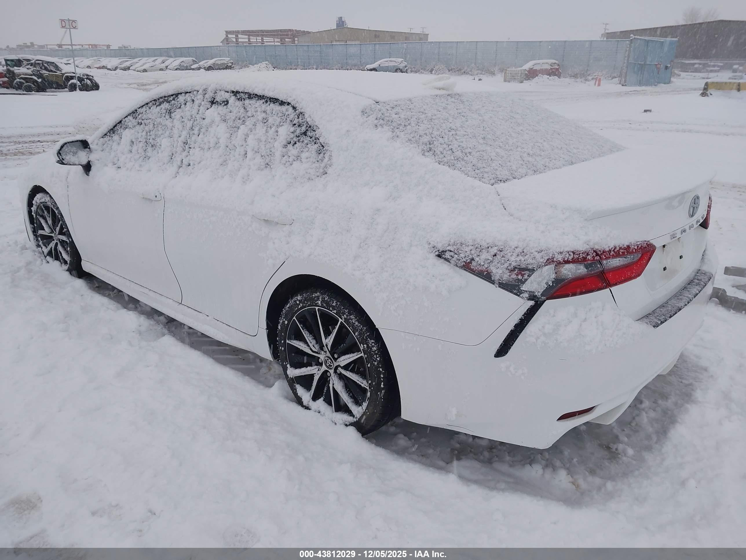 TOYOTA CAMRY image 3