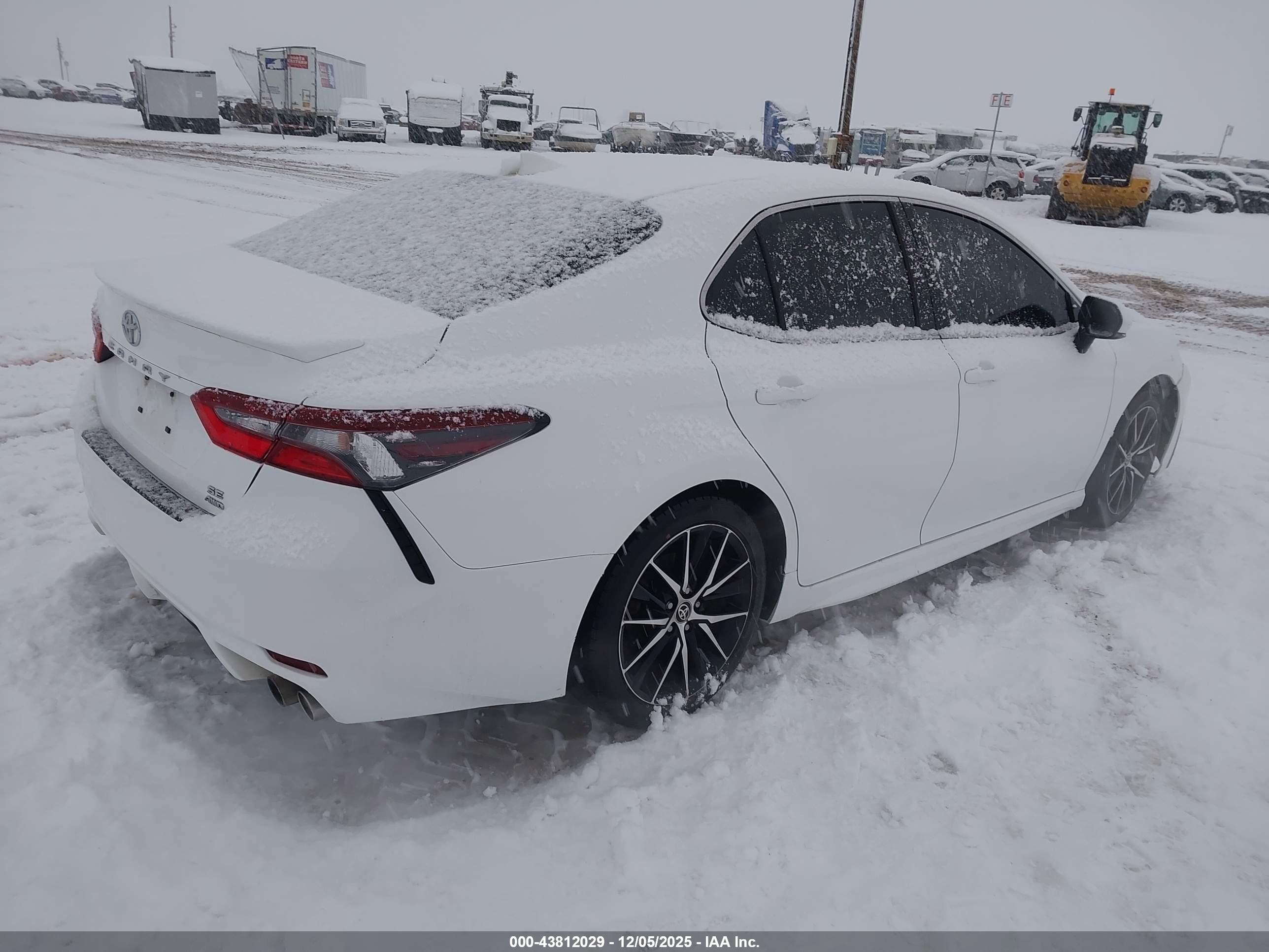 TOYOTA CAMRY image 4