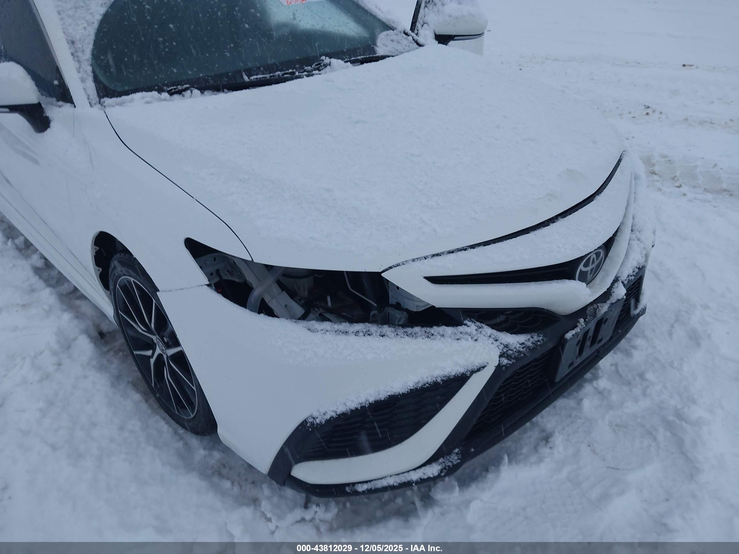 TOYOTA CAMRY image 6
