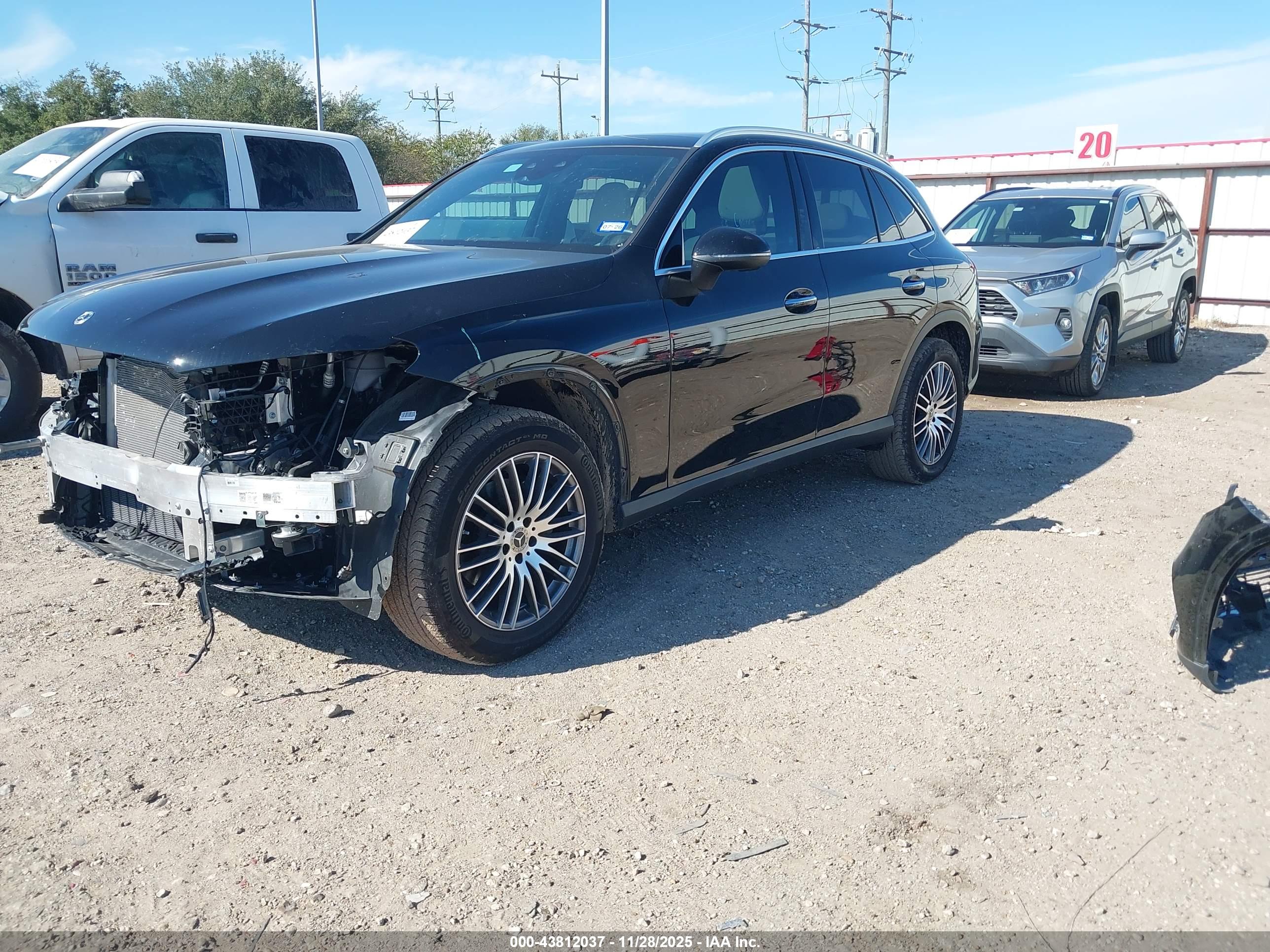 MERCEDES-BENZ GLC image 2