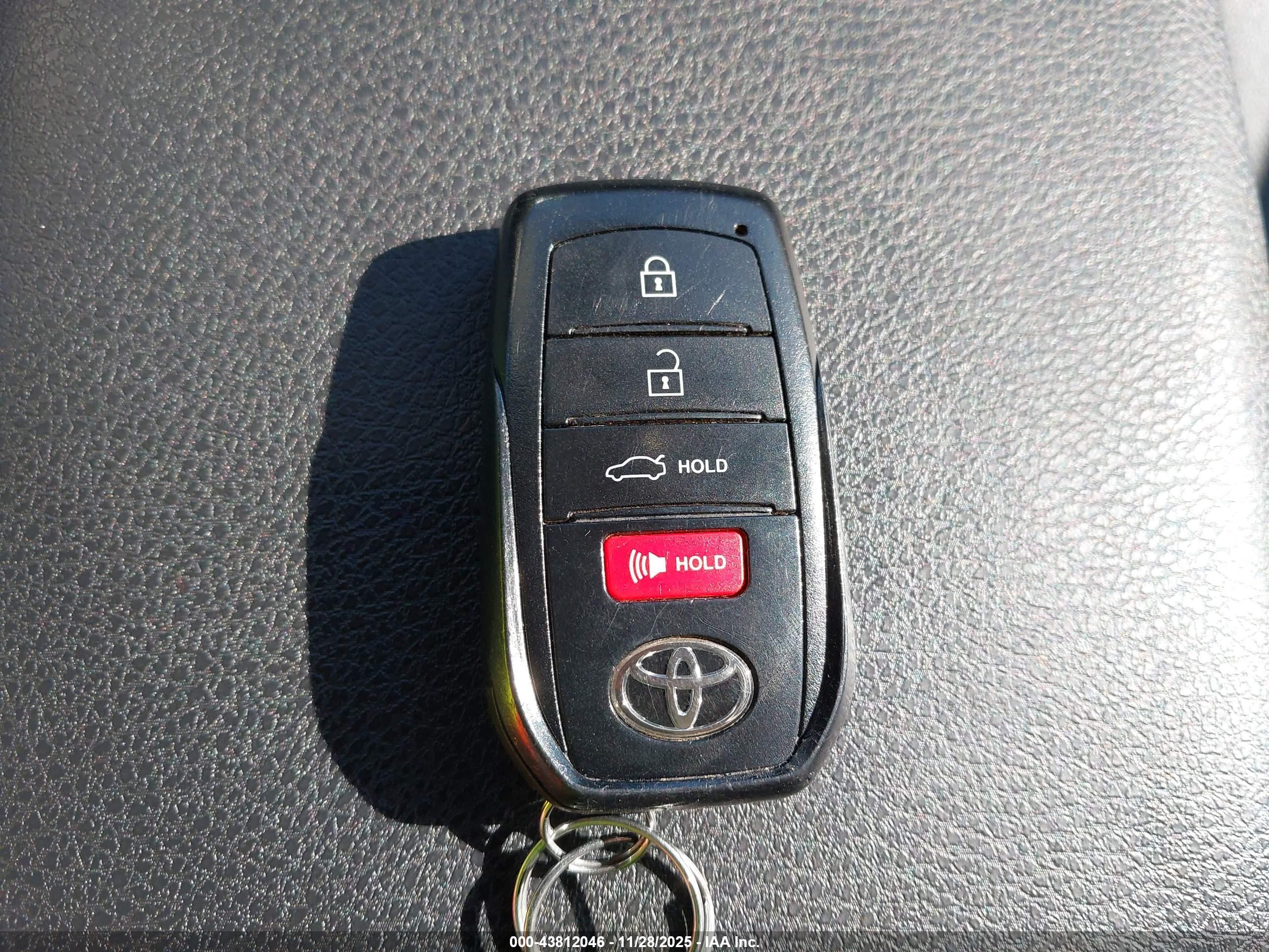 TOYOTA CAMRY image 11