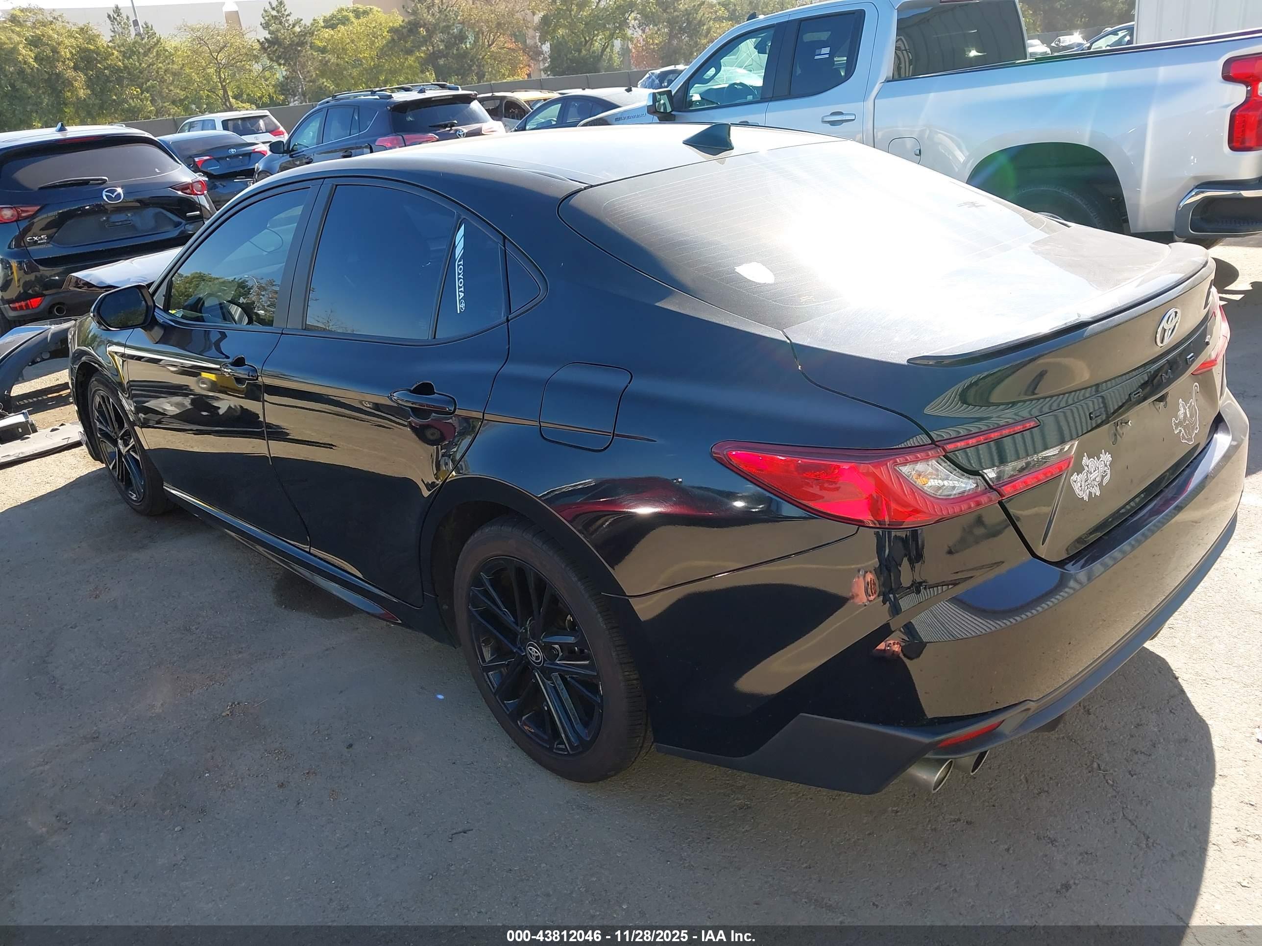 TOYOTA CAMRY image 3
