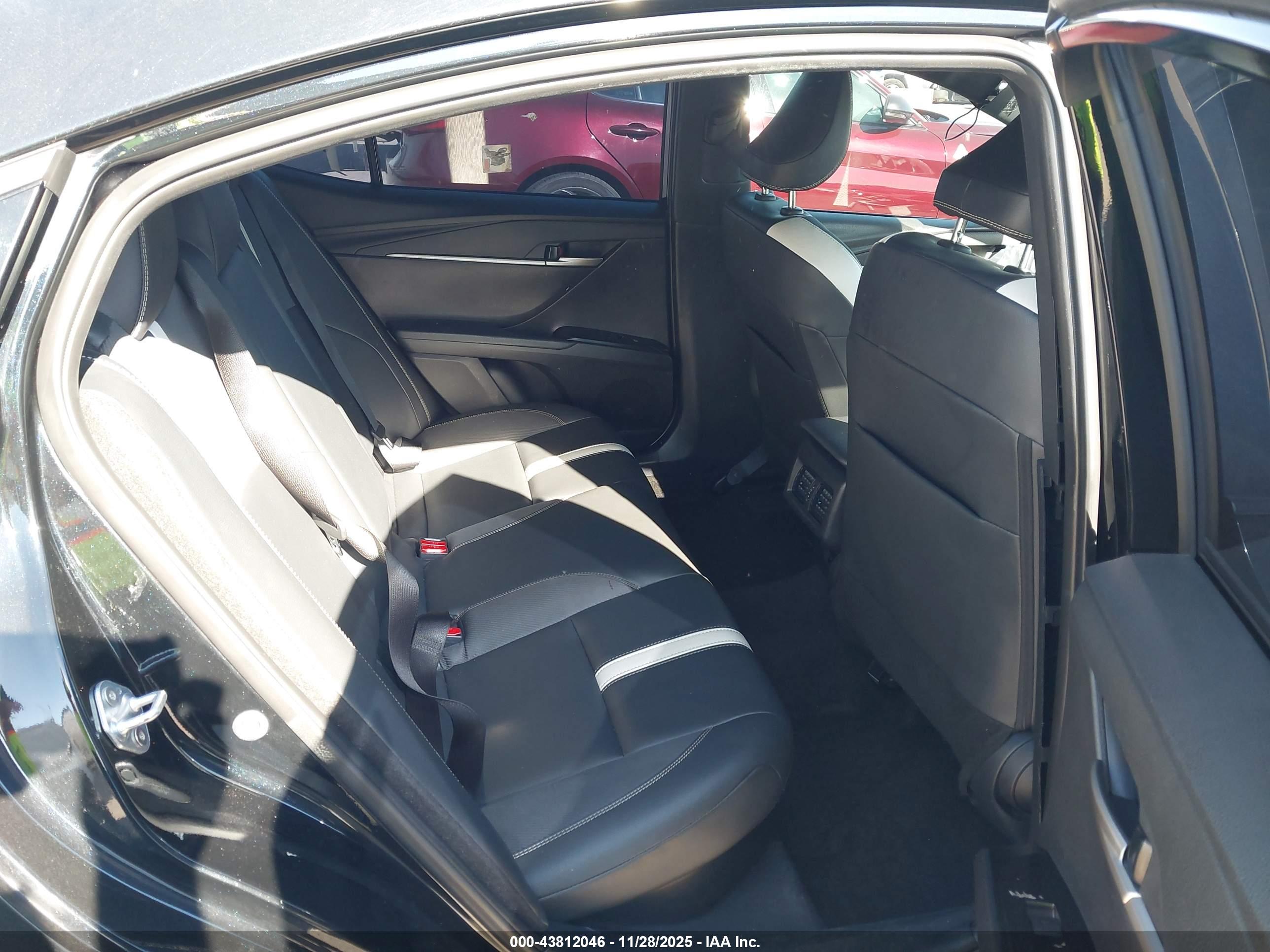 TOYOTA CAMRY image 8