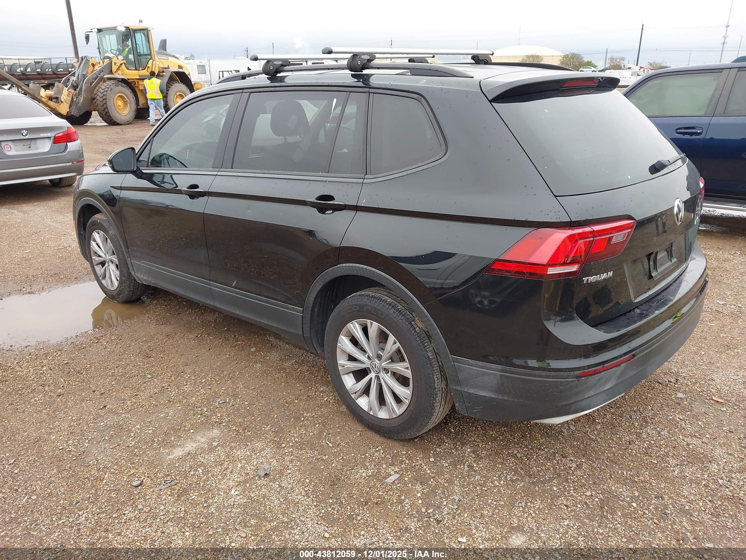 VOLKSWAGEN TIGUAN image 3