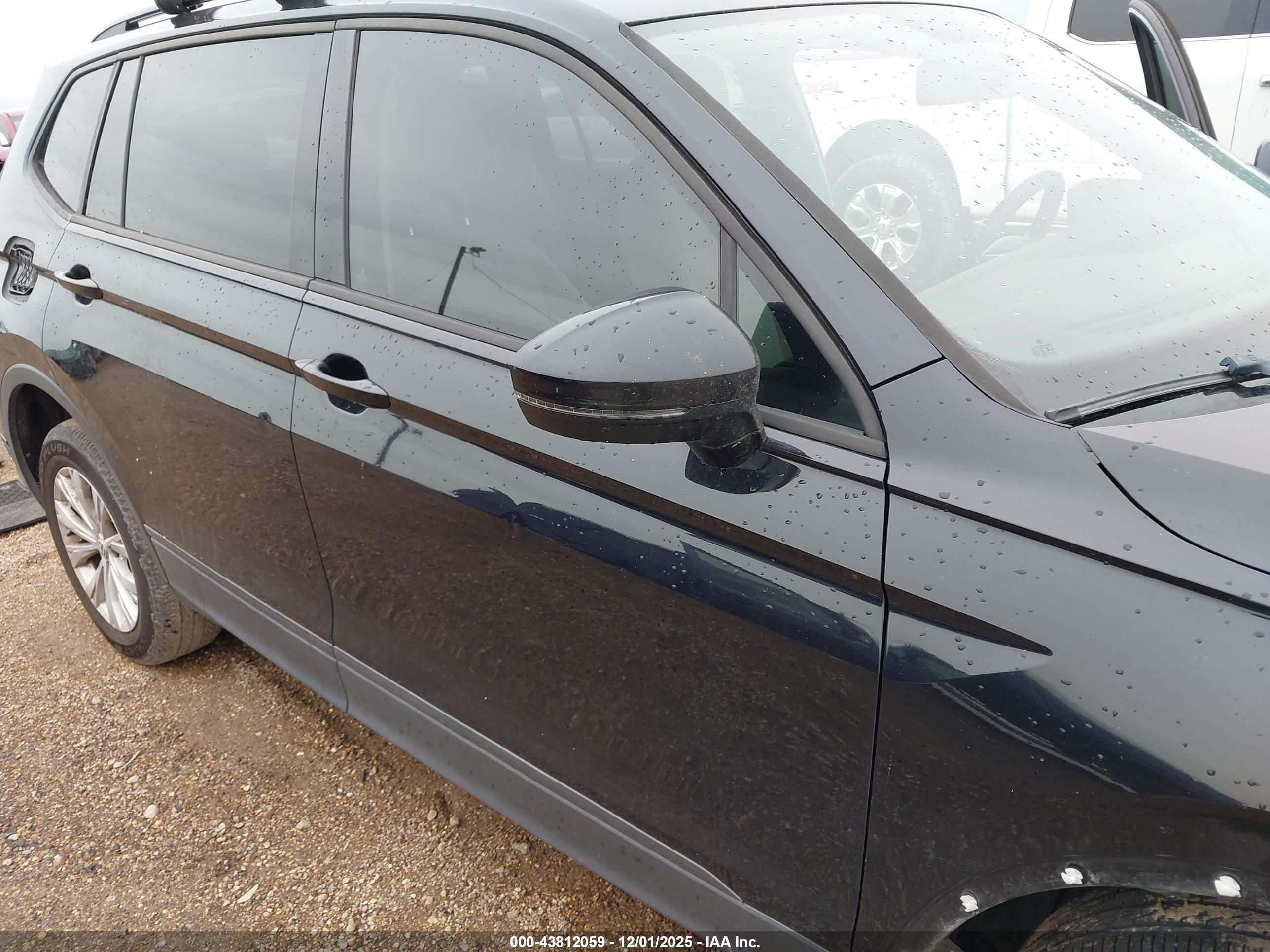 VOLKSWAGEN TIGUAN image 6