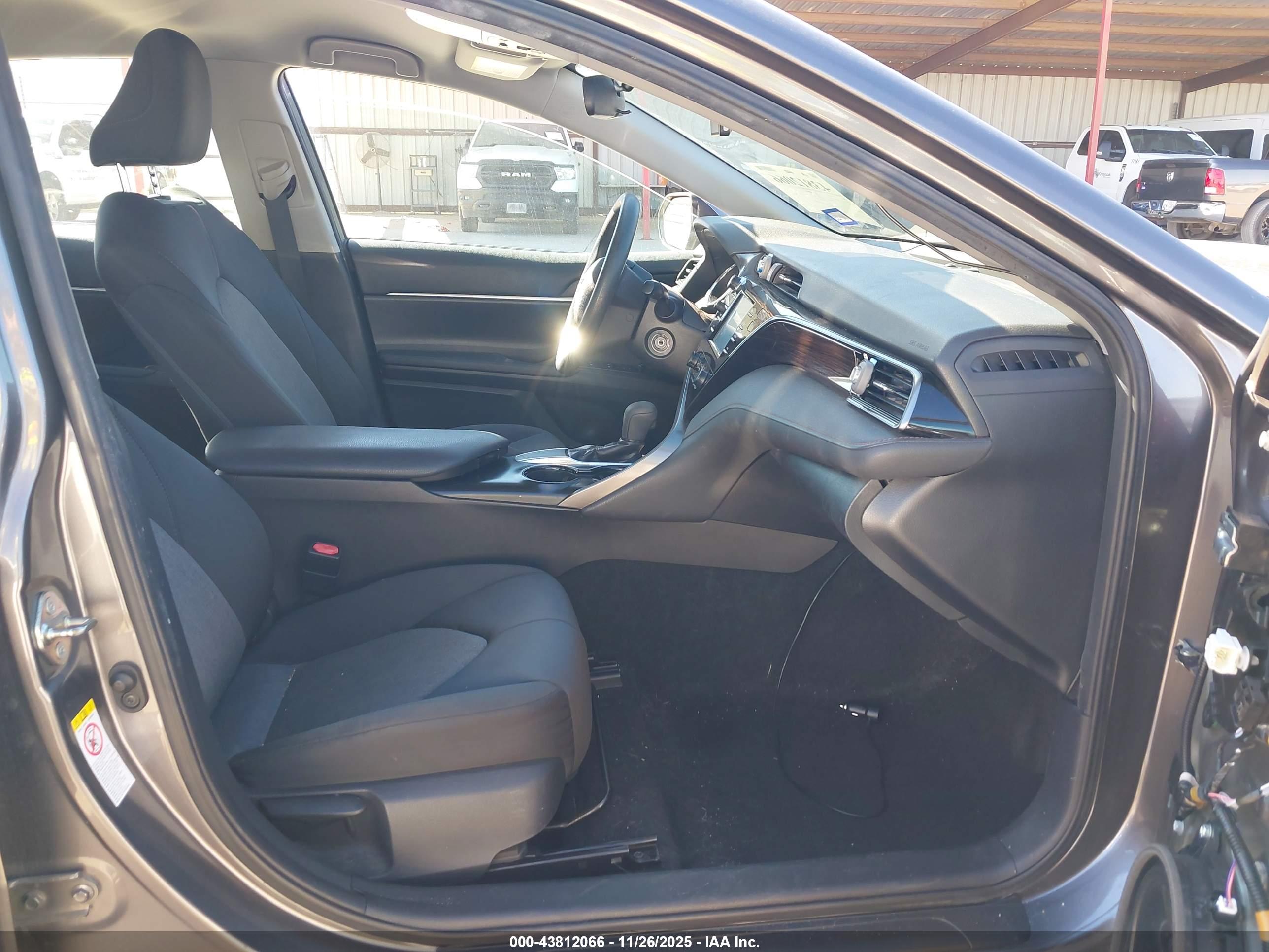 TOYOTA CAMRY image 5