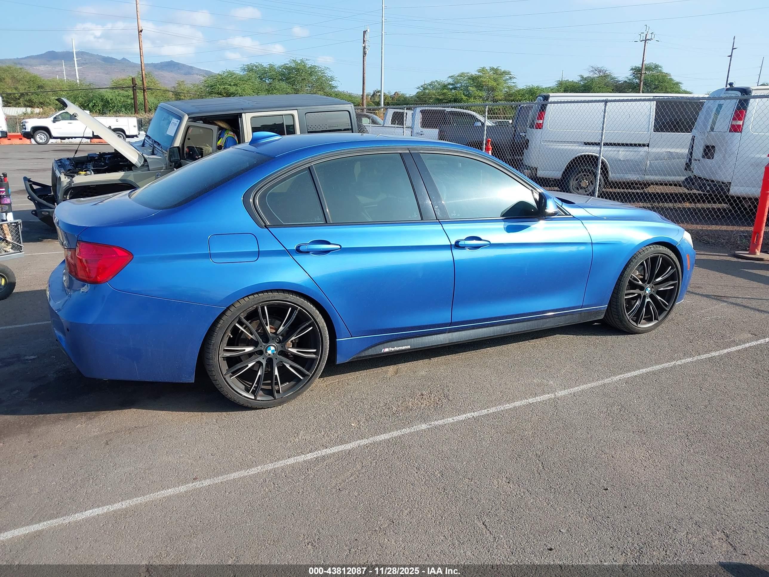 BMW 328I image 4
