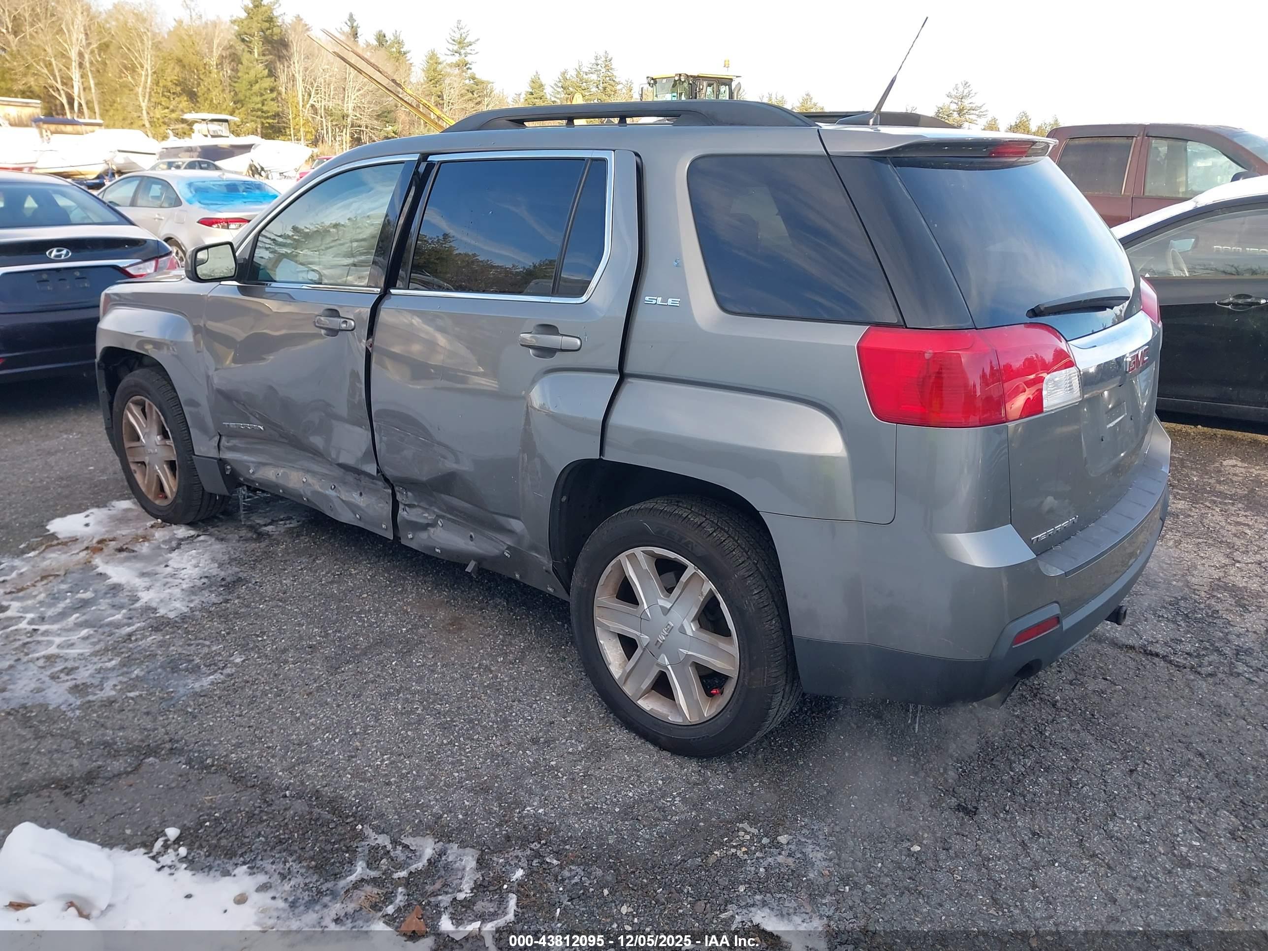 GMC TERRAIN image 3