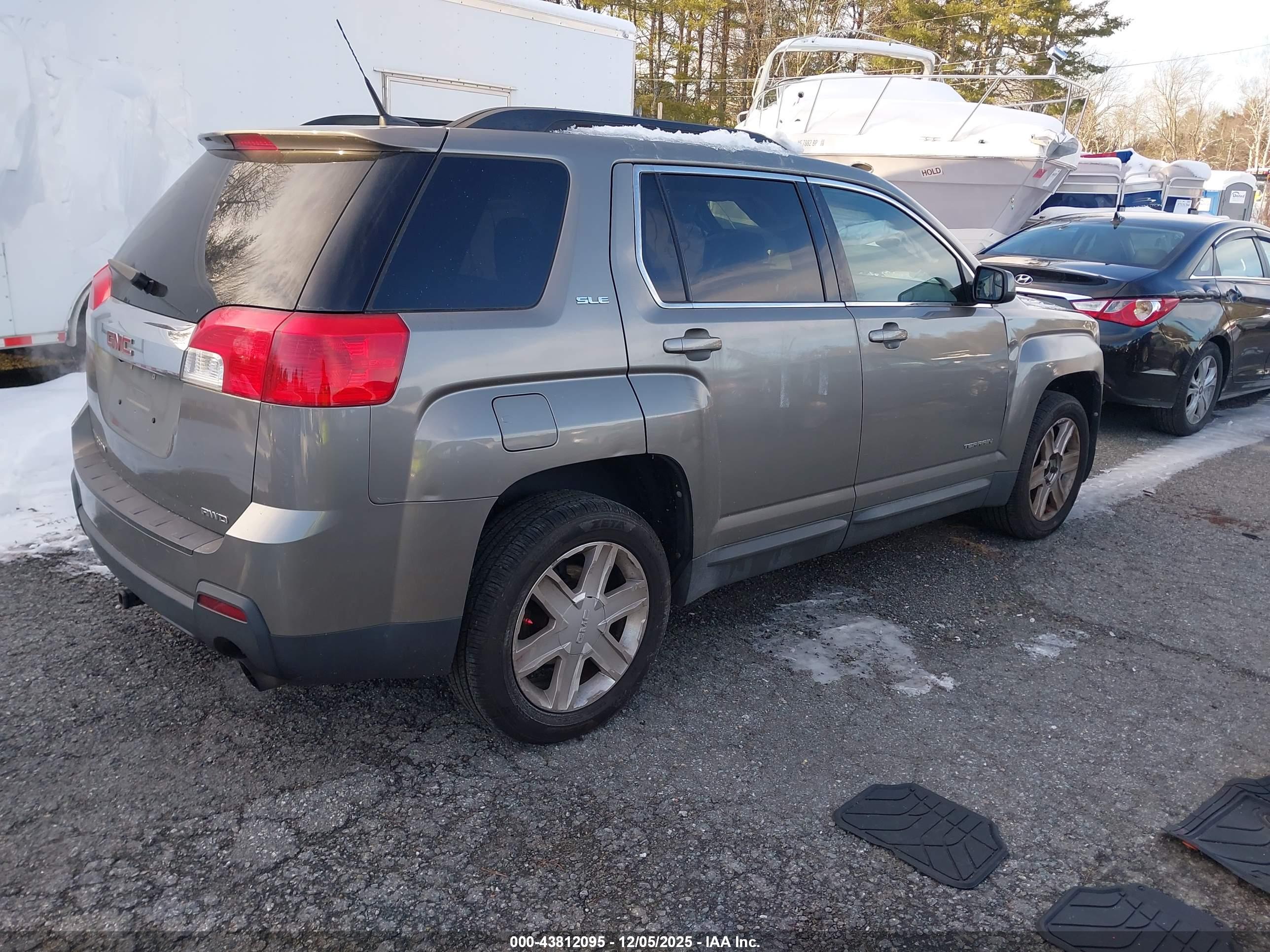 GMC TERRAIN image 4