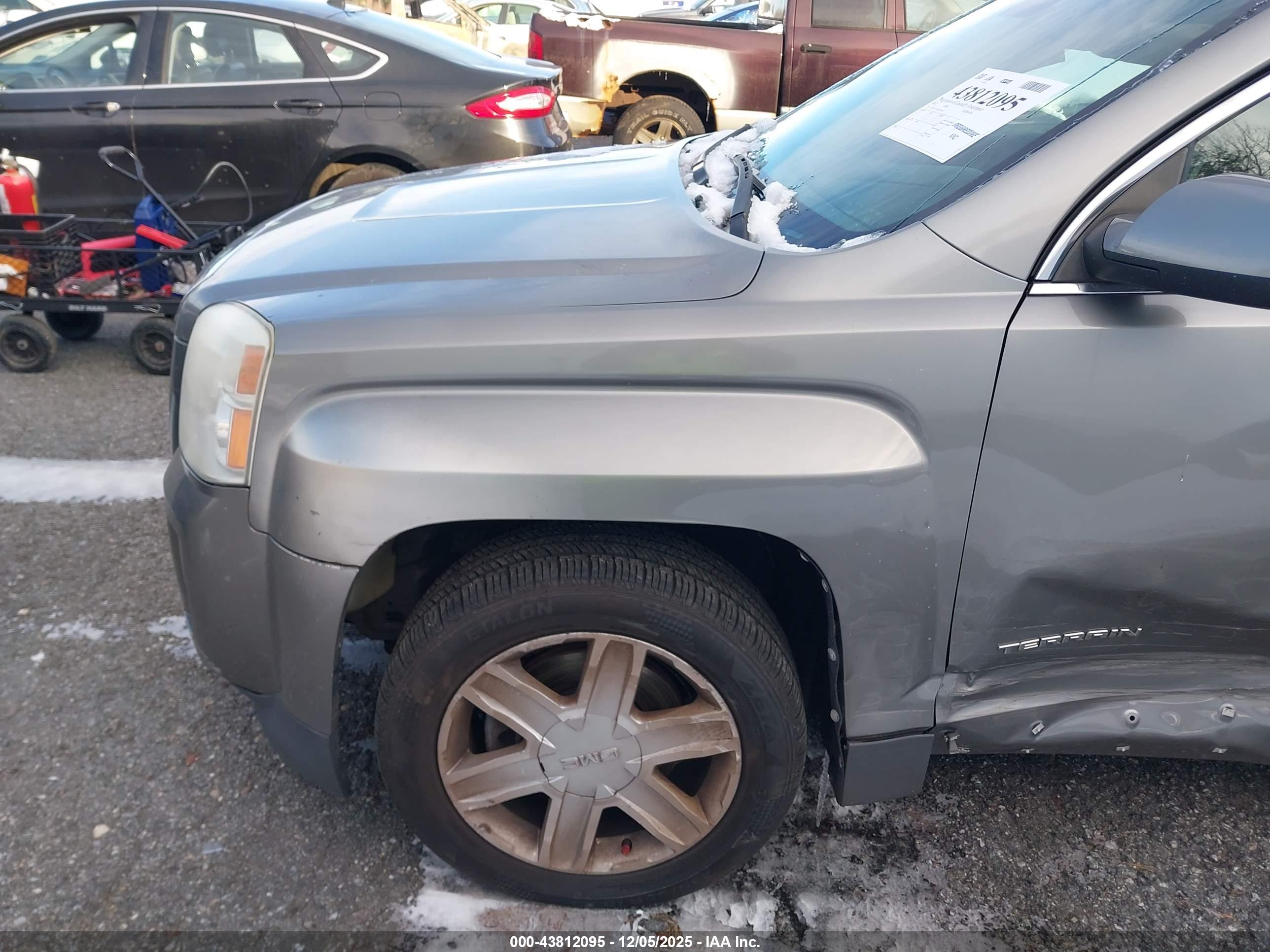 GMC TERRAIN image 6