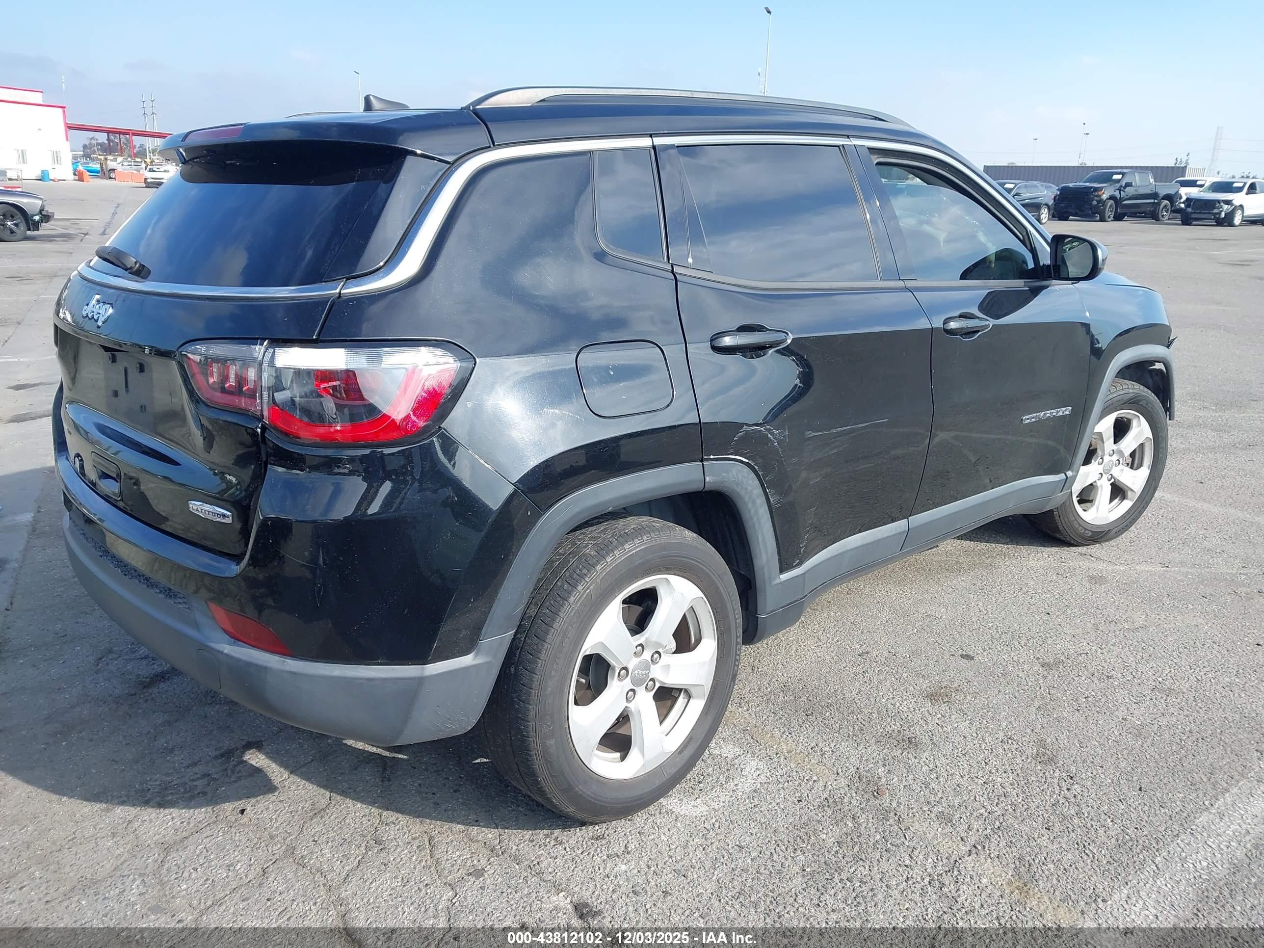 JEEP COMPASS image 4
