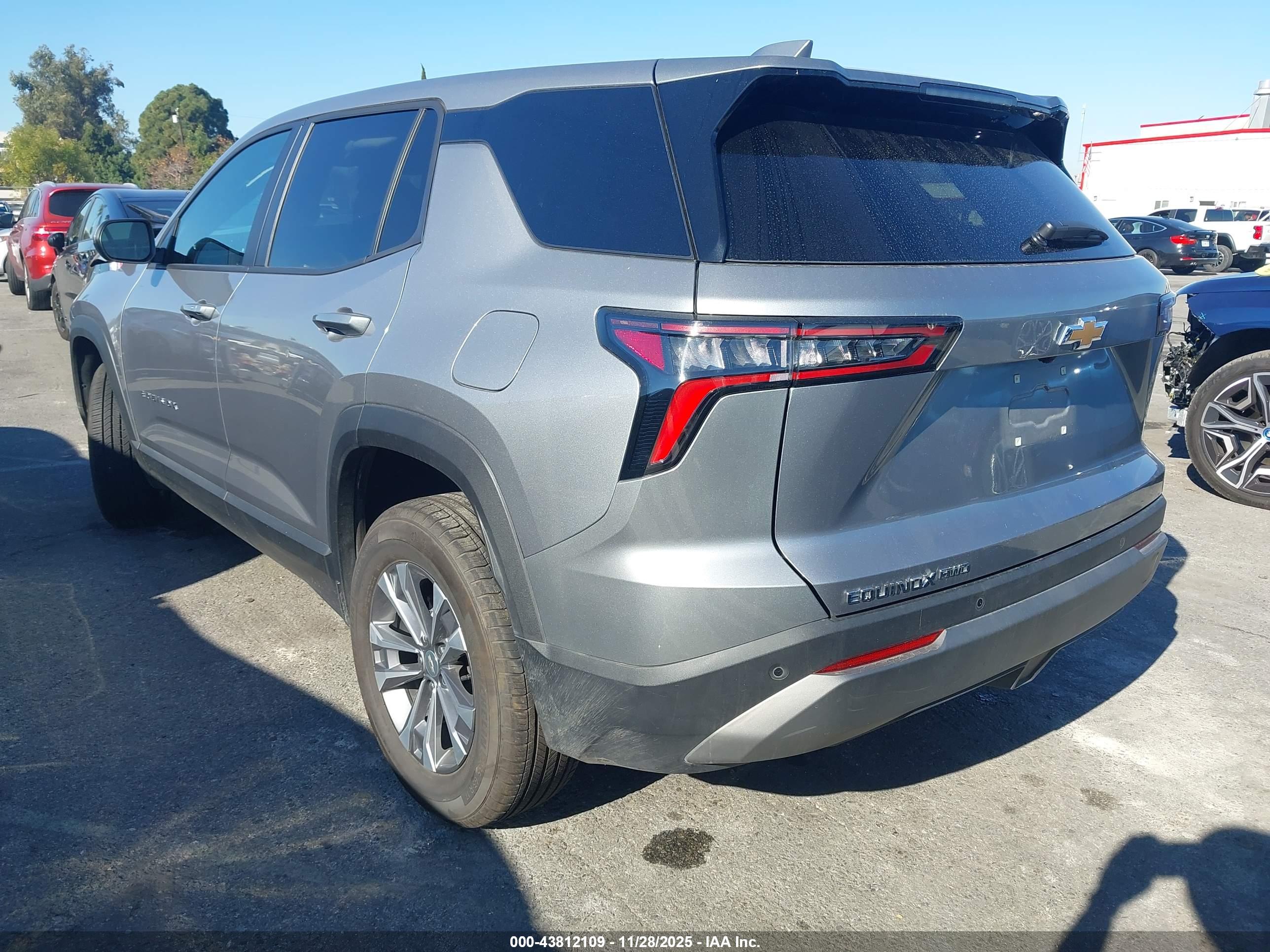 CHEVROLET EQUINOX image 3
