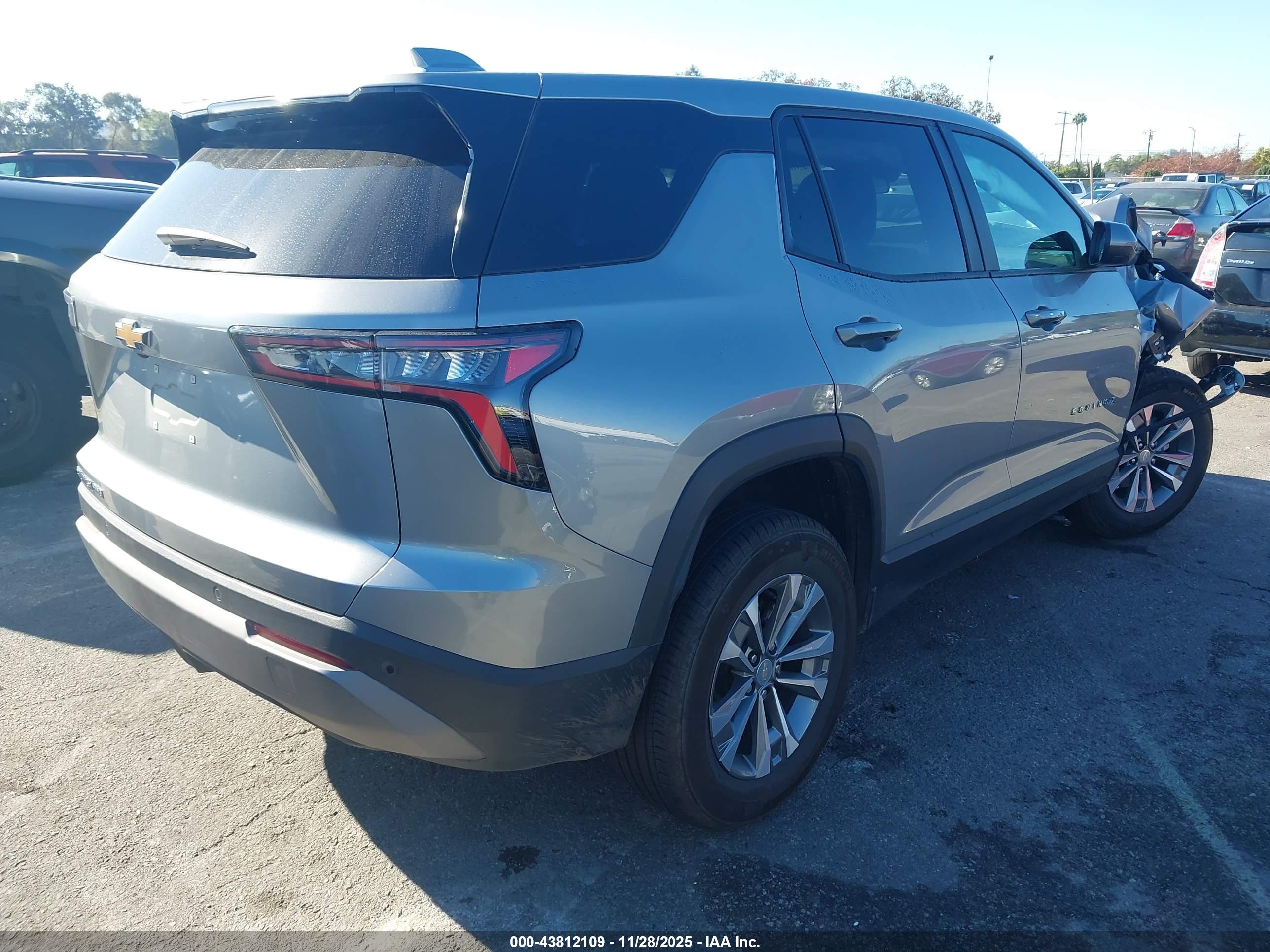 CHEVROLET EQUINOX image 4