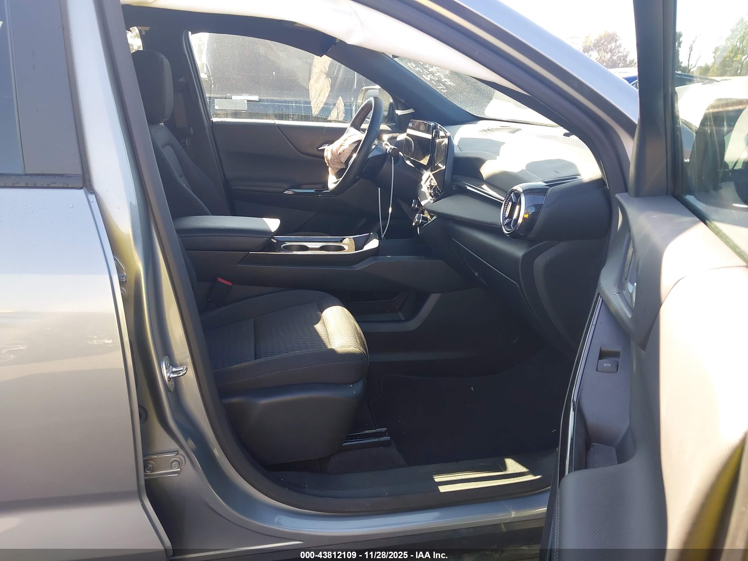 CHEVROLET EQUINOX image 5
