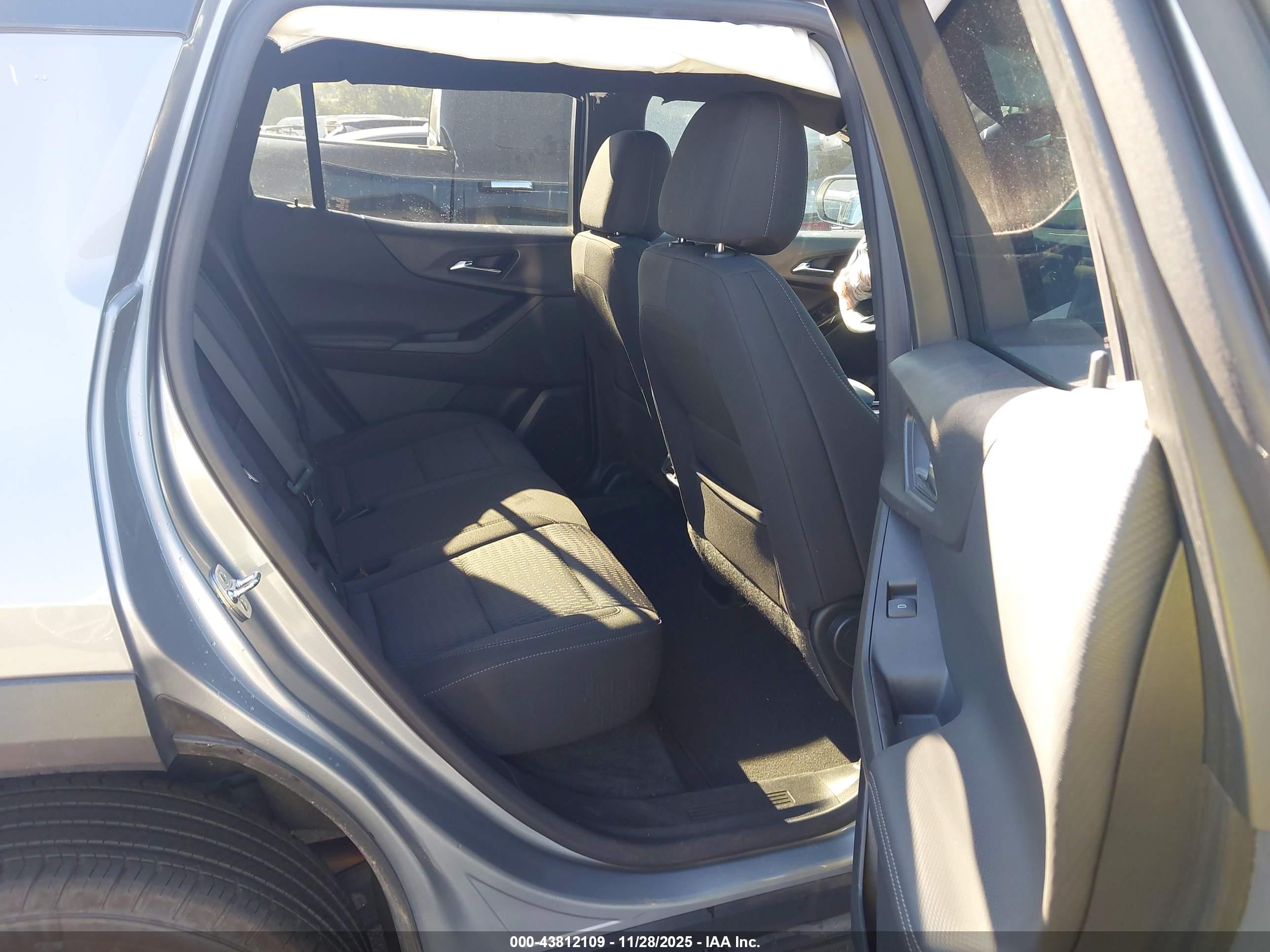 CHEVROLET EQUINOX image 8