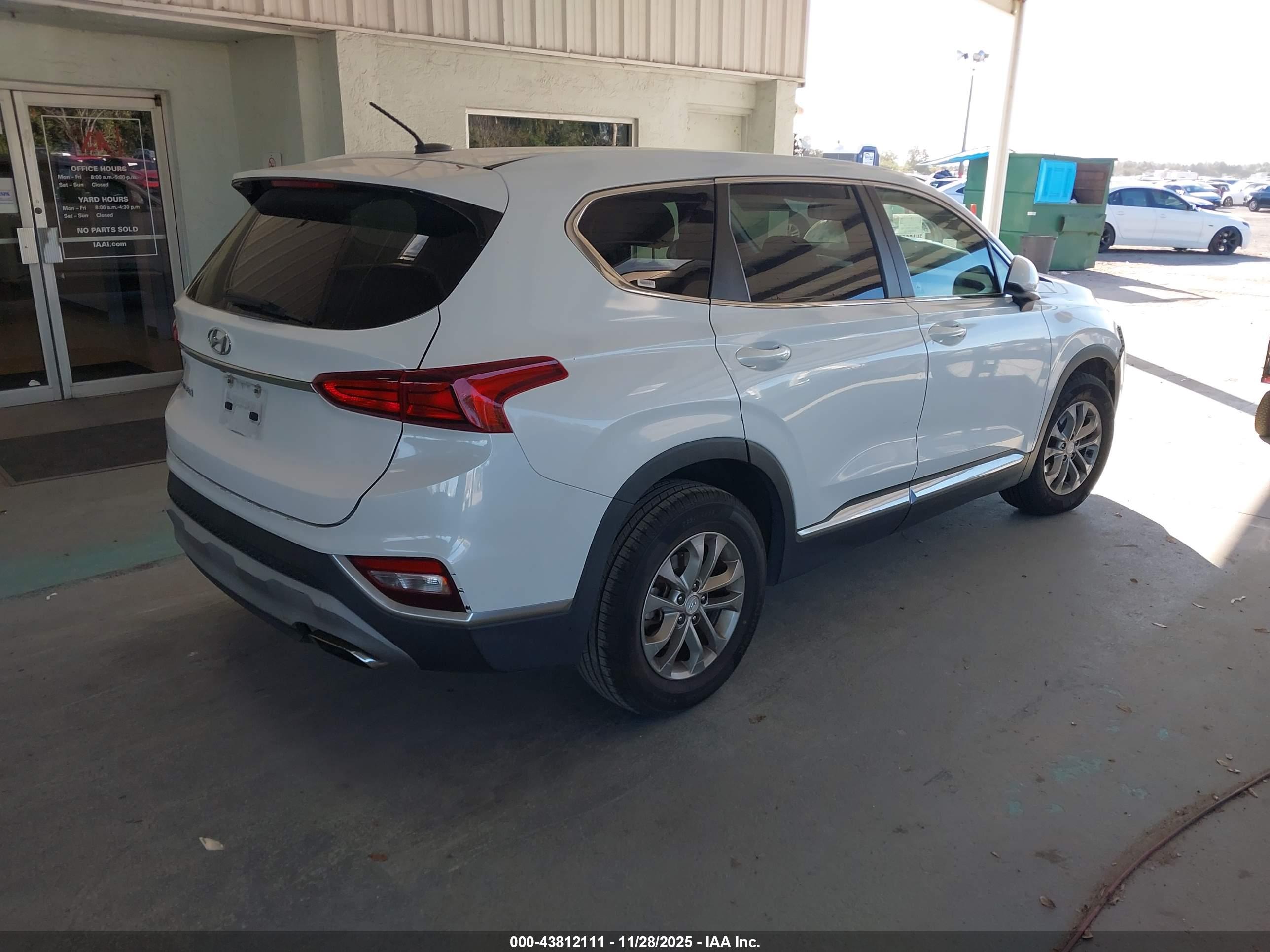 HYUNDAI SANTA image 4