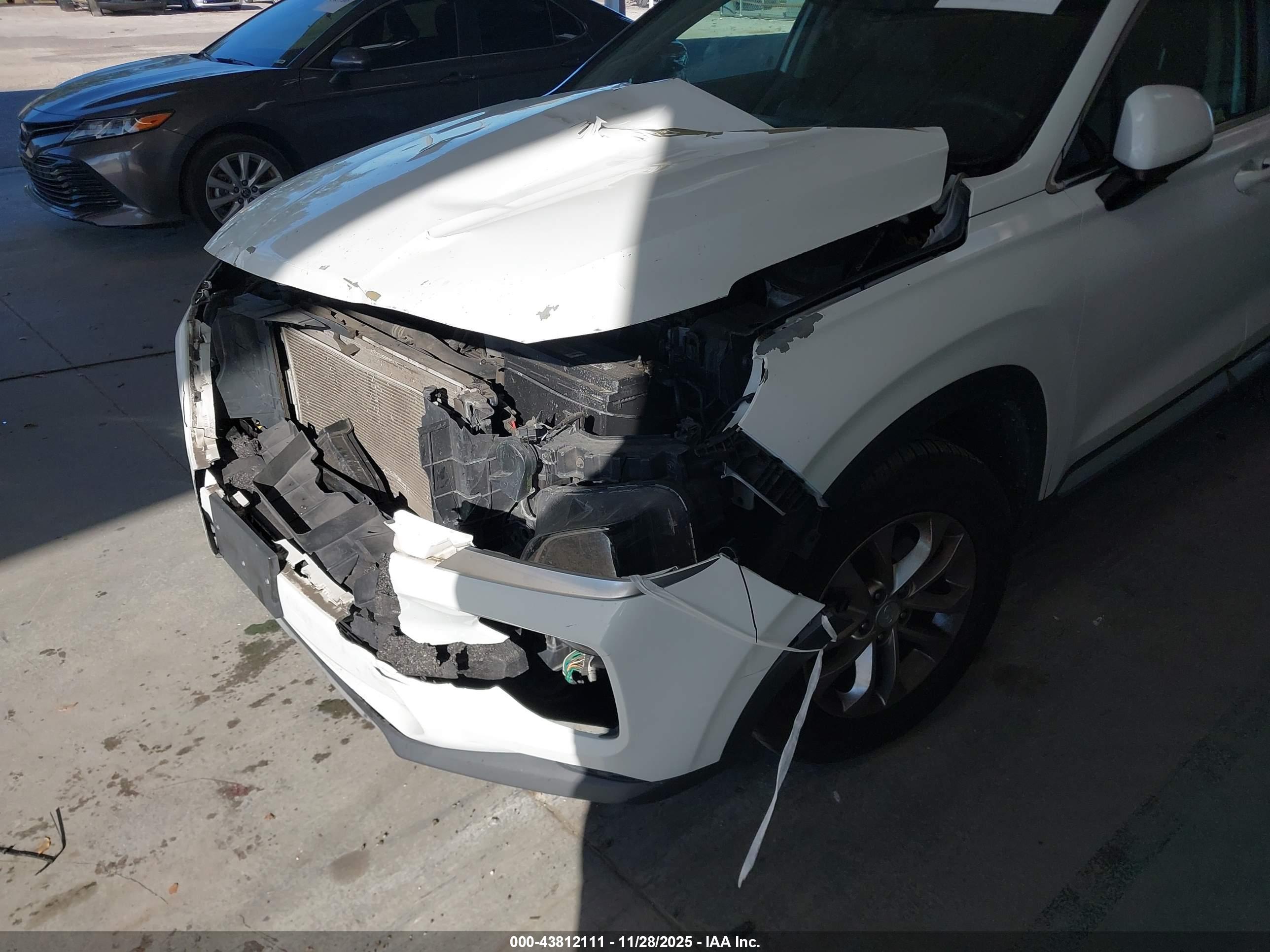 HYUNDAI SANTA image 6