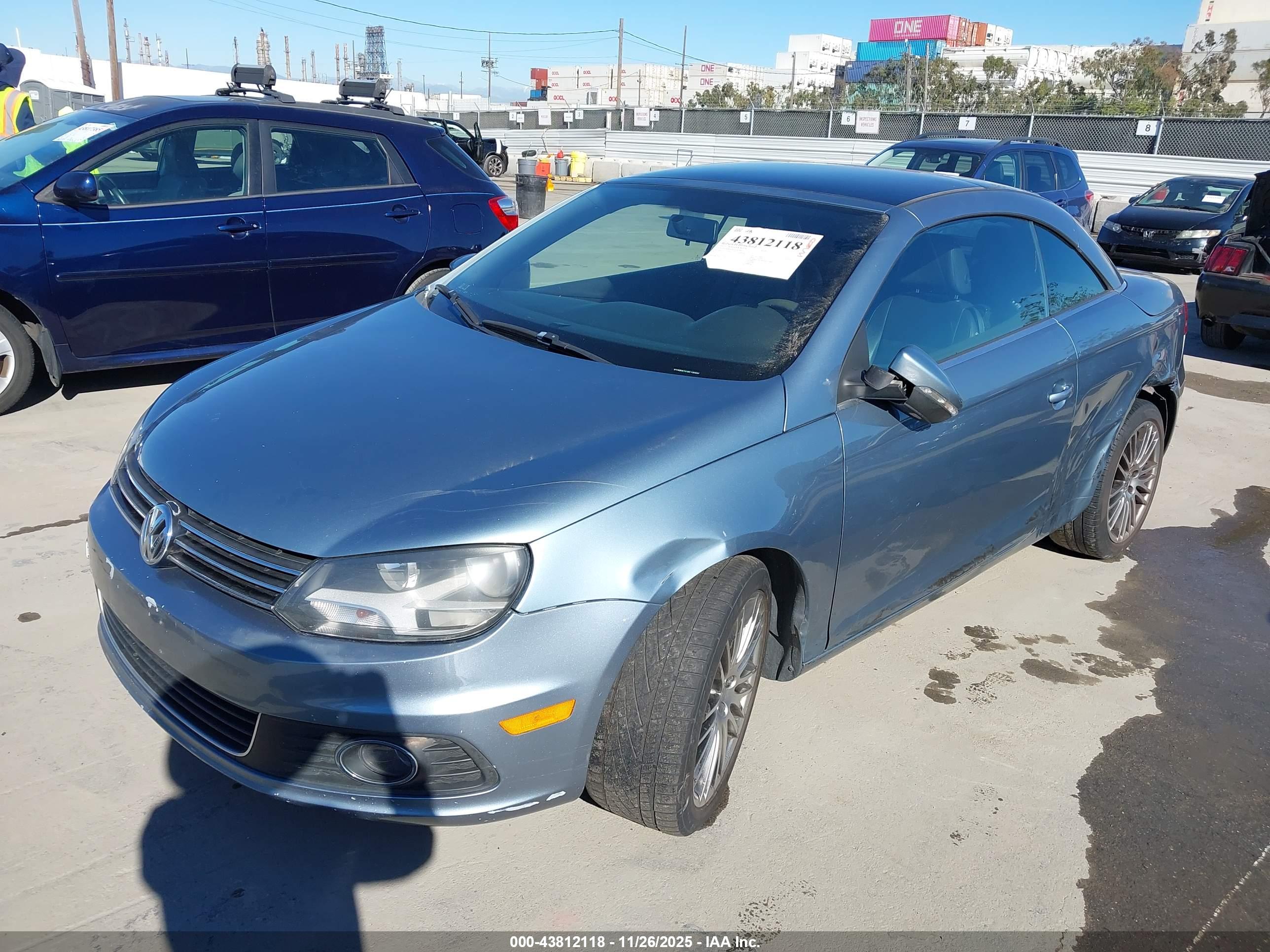 VOLKSWAGEN EOS image 2