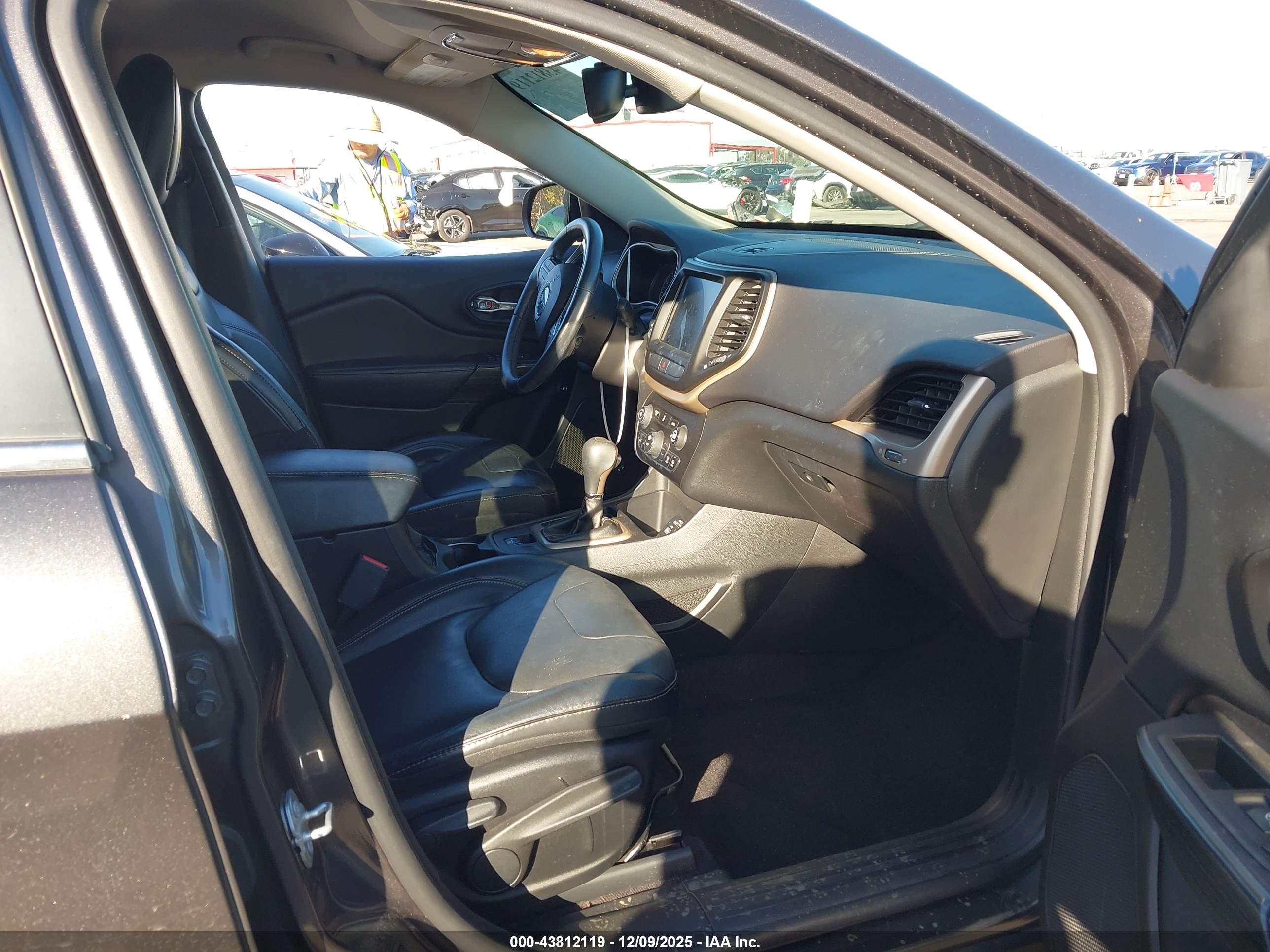 JEEP CHEROKEE image 5