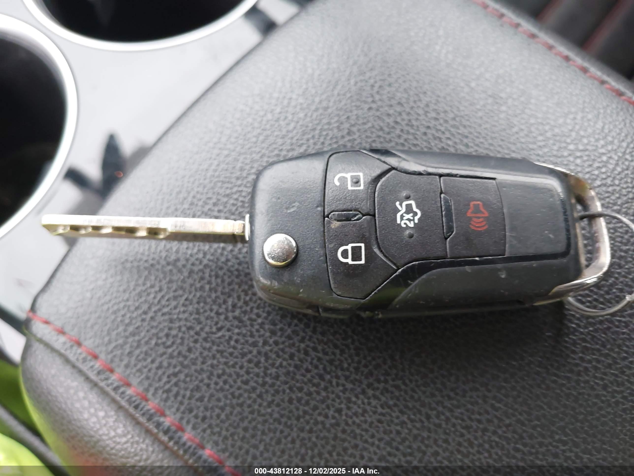 FORD FUSION image 11