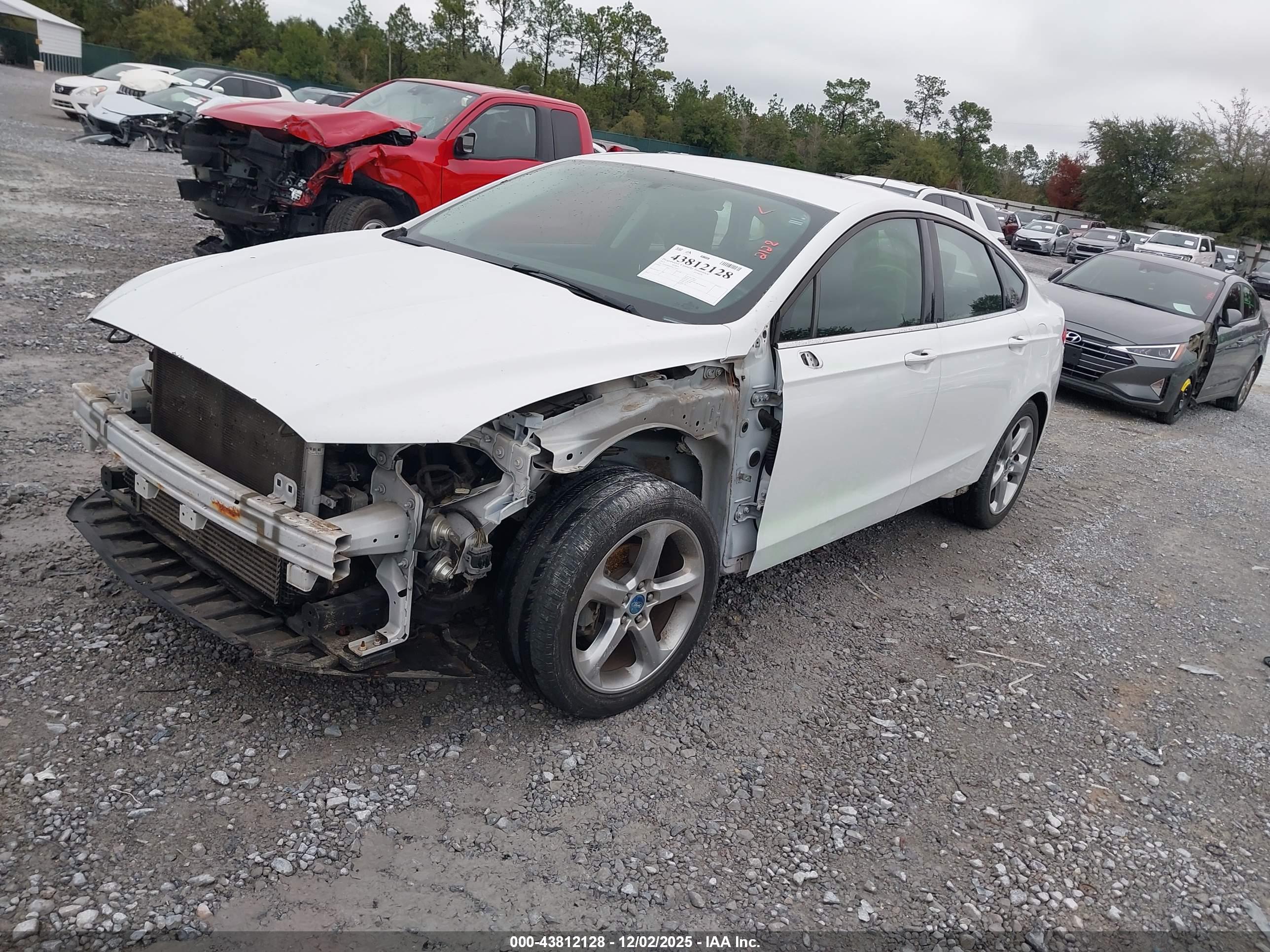 FORD FUSION image 2