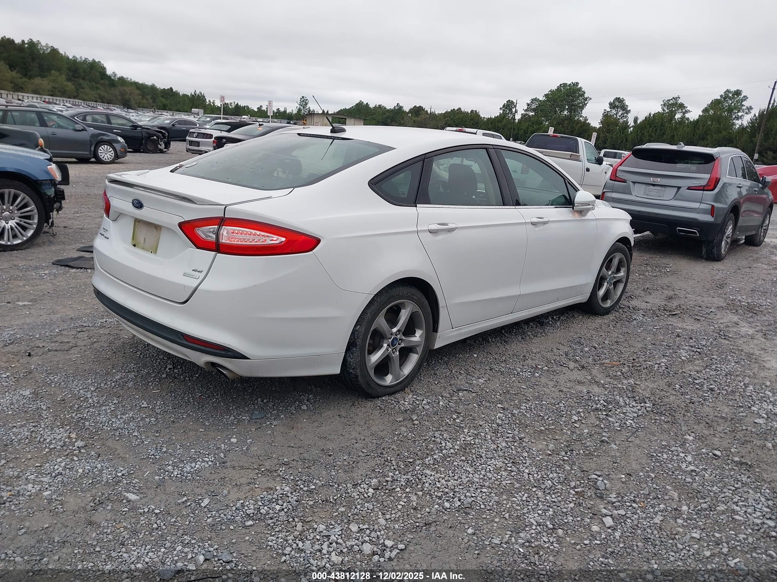 FORD FUSION image 4