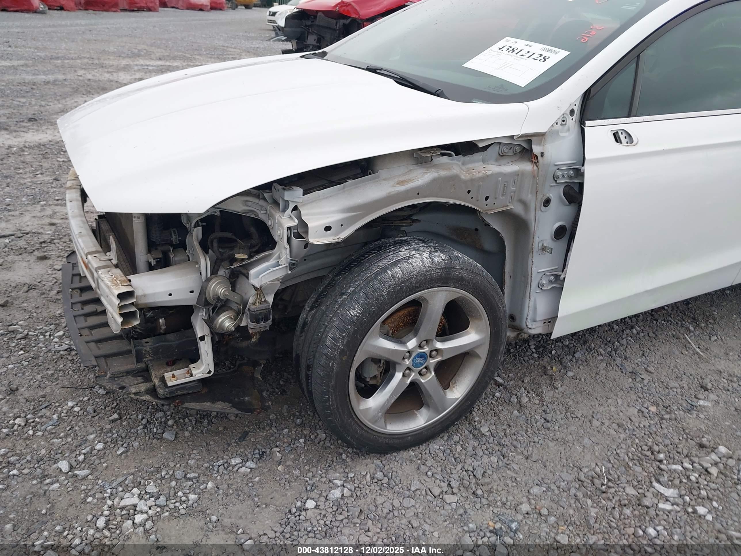 FORD FUSION image 6