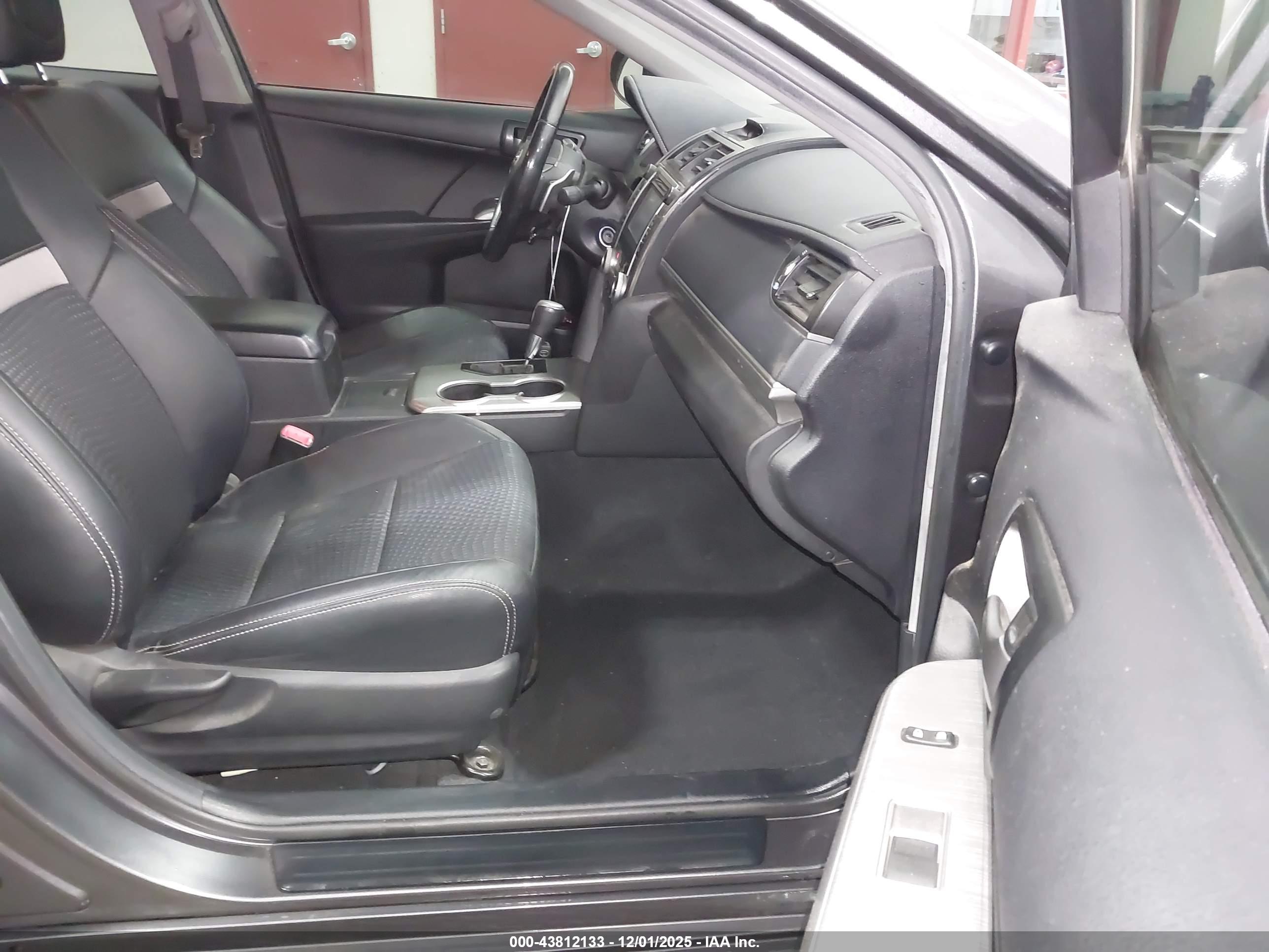 TOYOTA CAMRY image 5