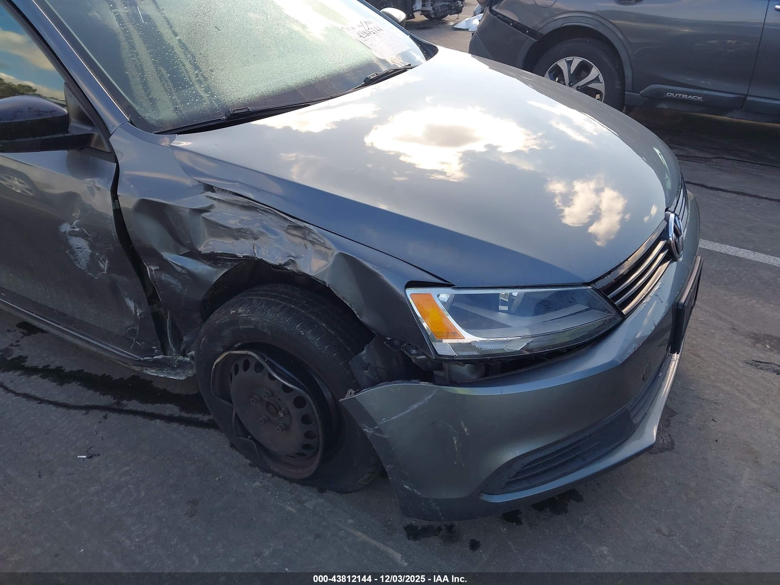 VOLKSWAGEN JETTA image 6