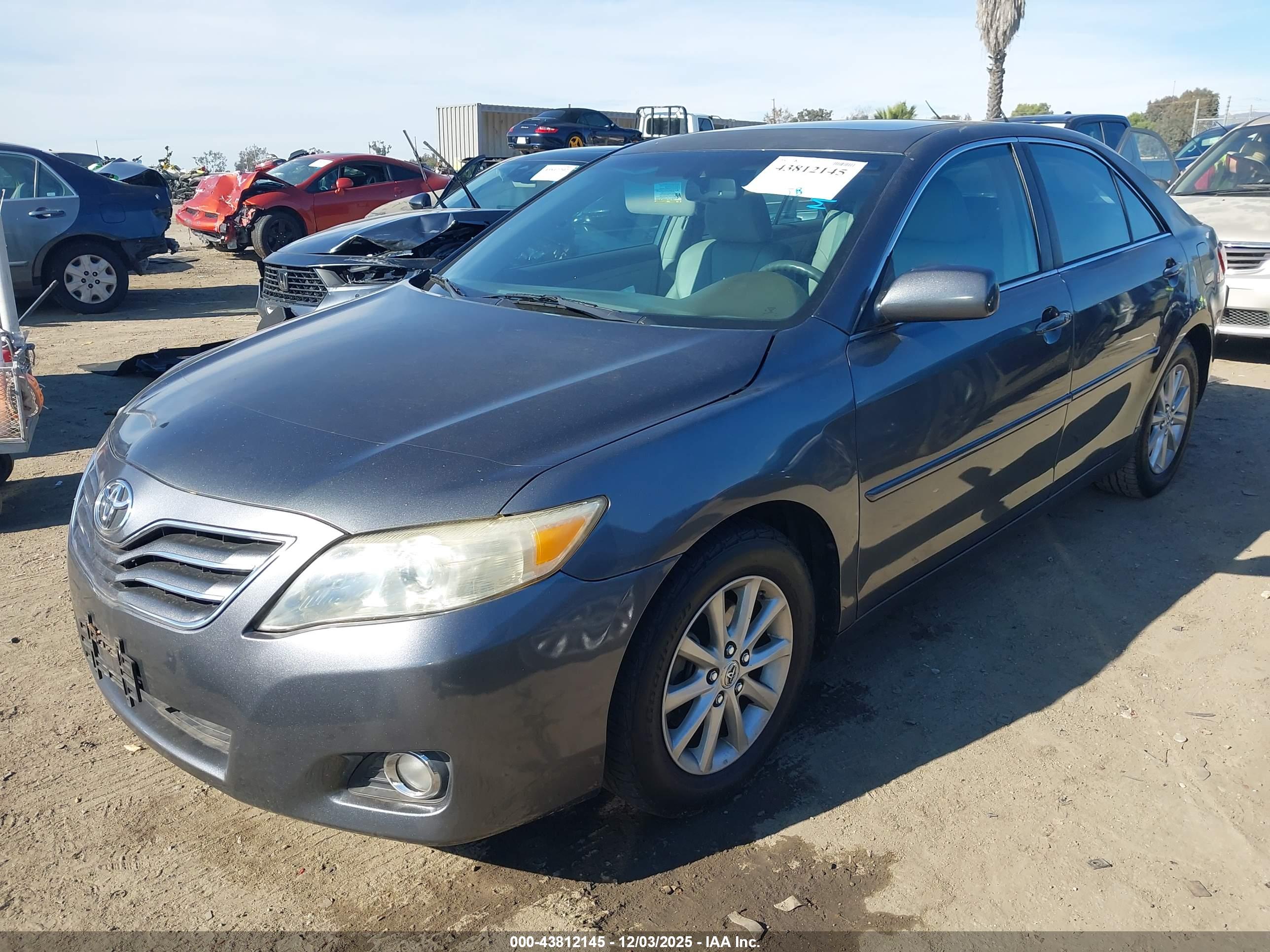 TOYOTA CAMRY image 2