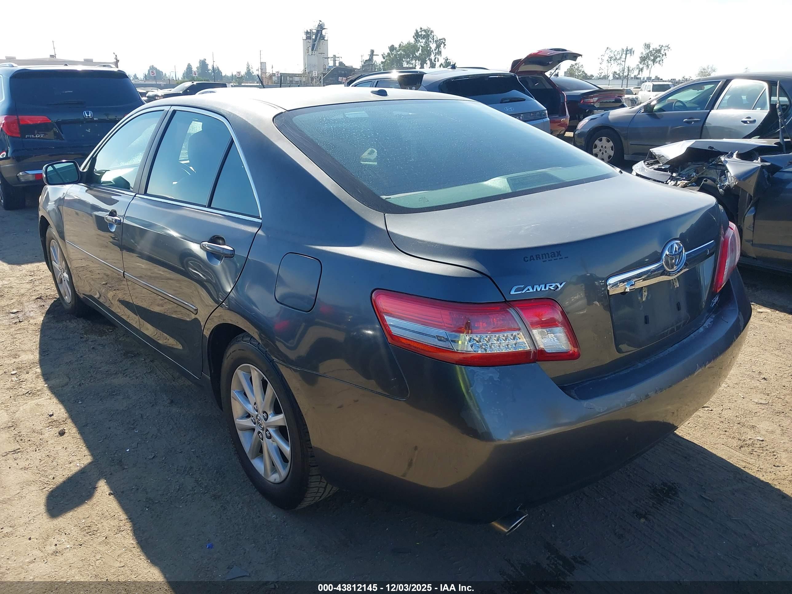 TOYOTA CAMRY image 3