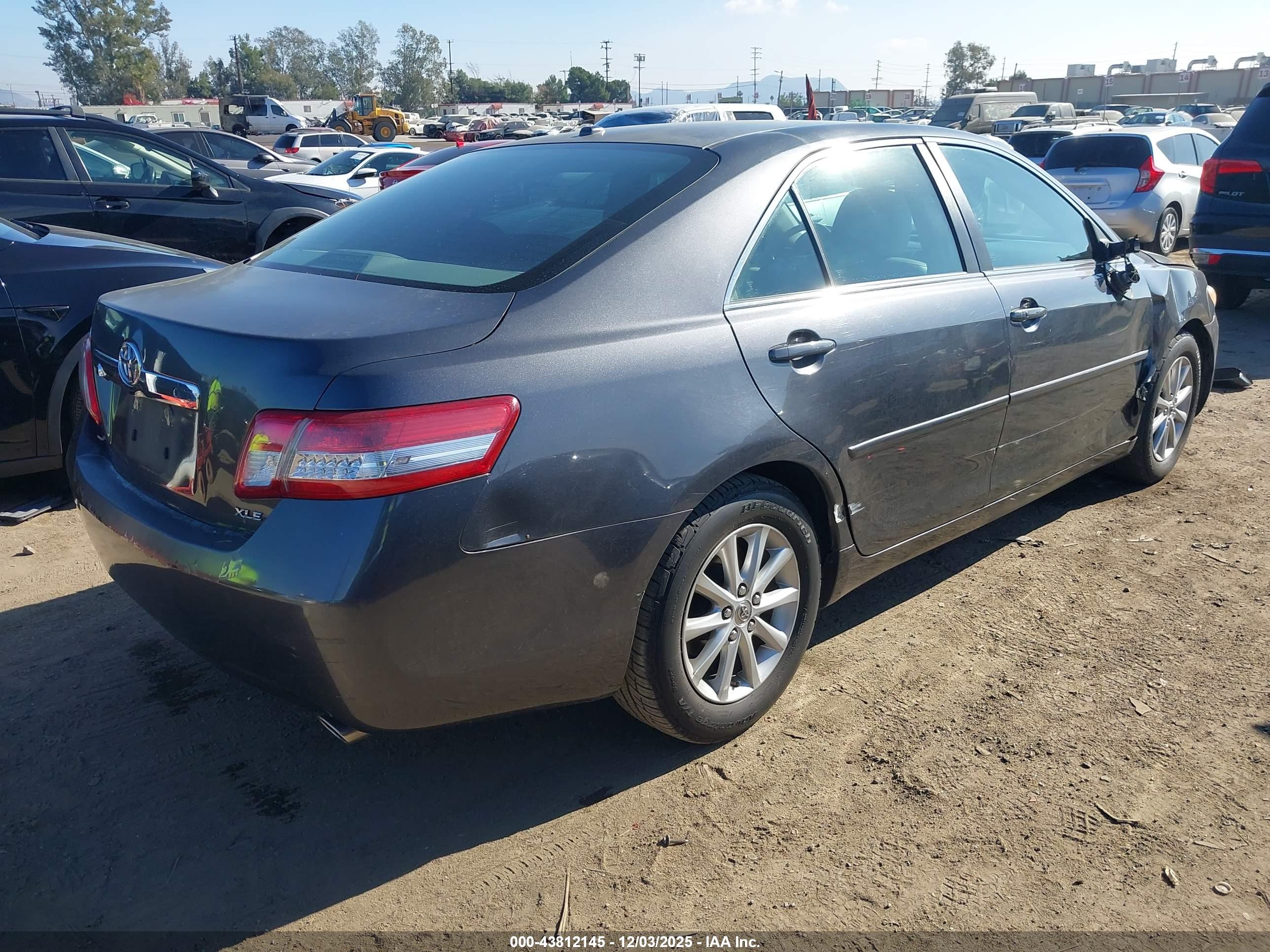 TOYOTA CAMRY image 4
