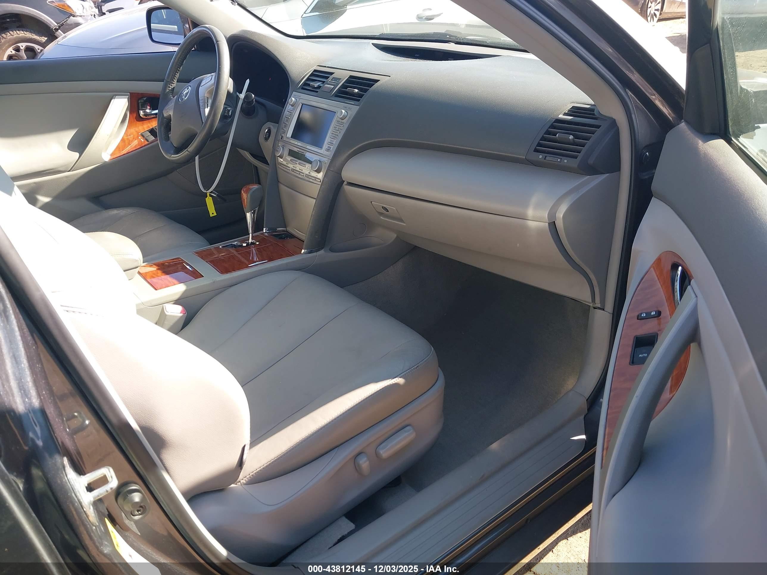 TOYOTA CAMRY image 5