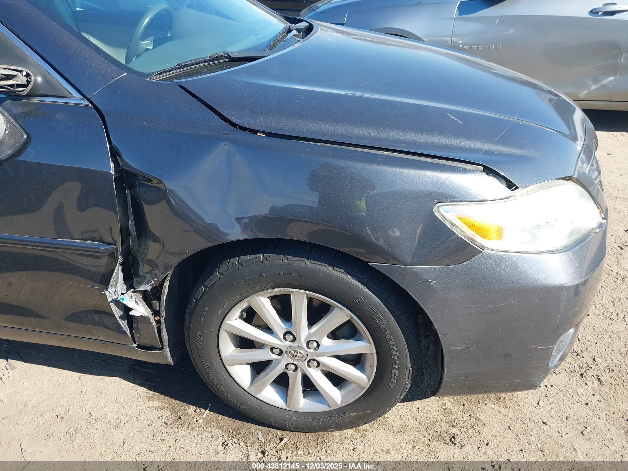 TOYOTA CAMRY image 6