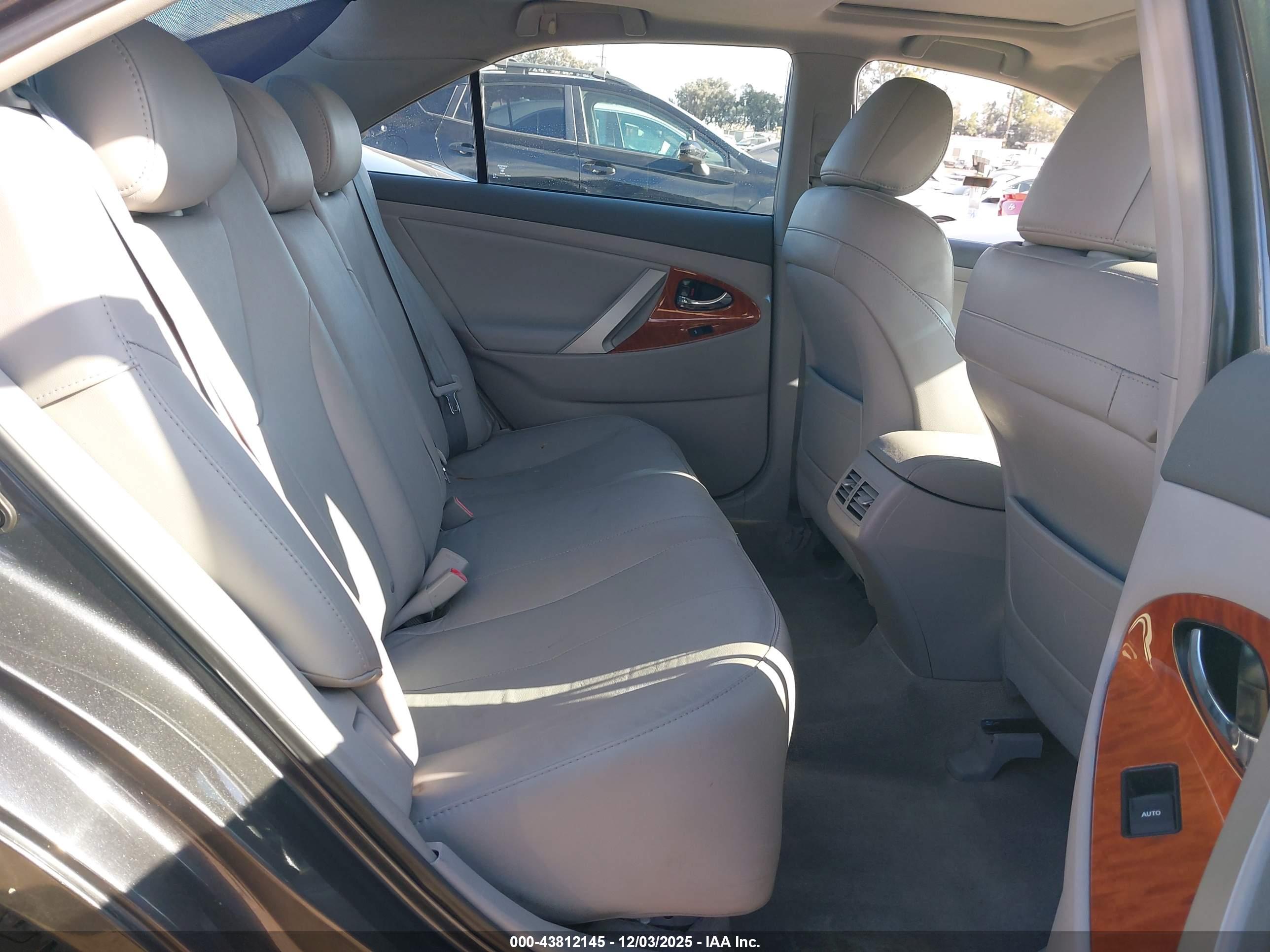 TOYOTA CAMRY image 8