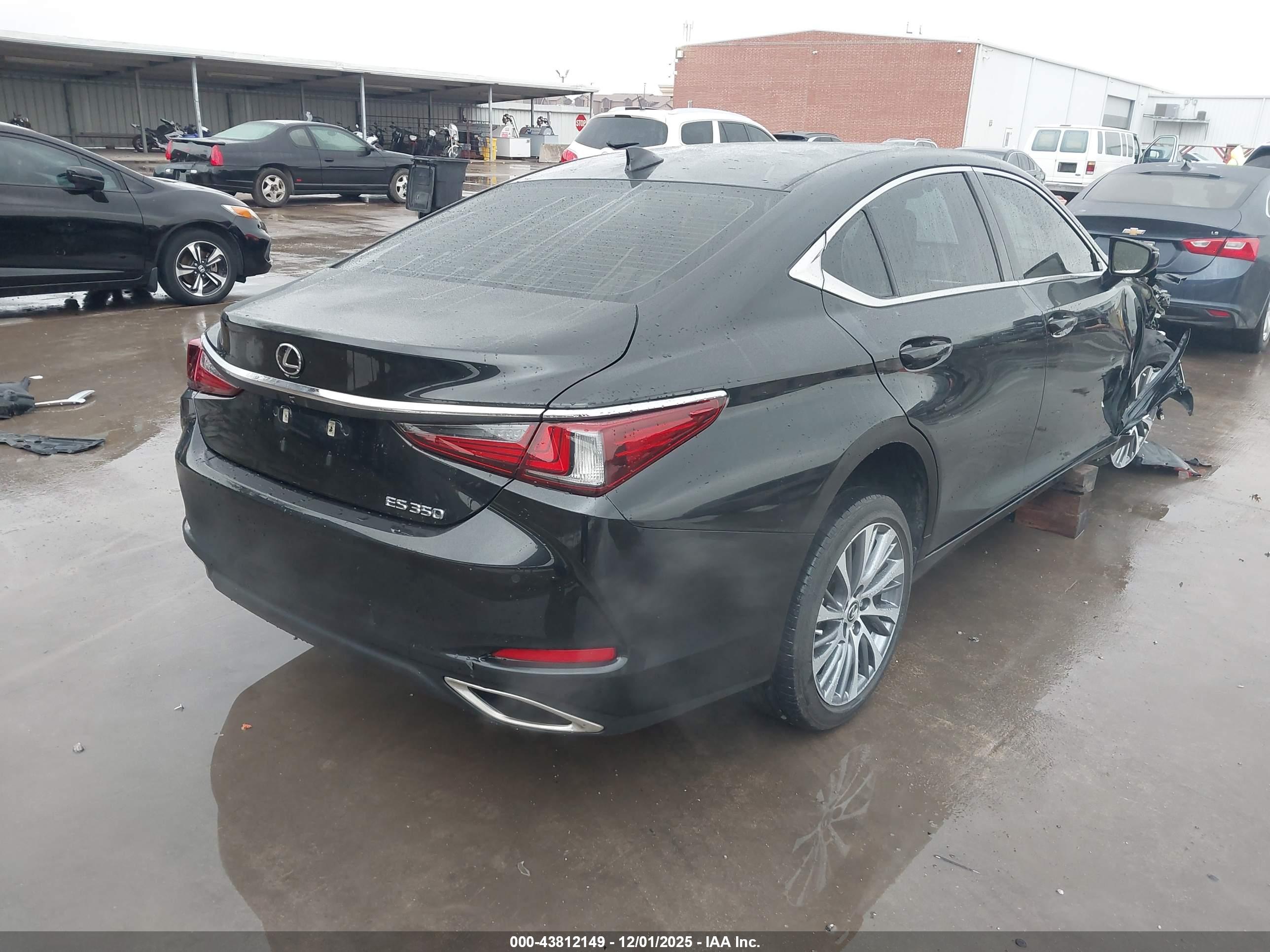 LEXUS ES image 4